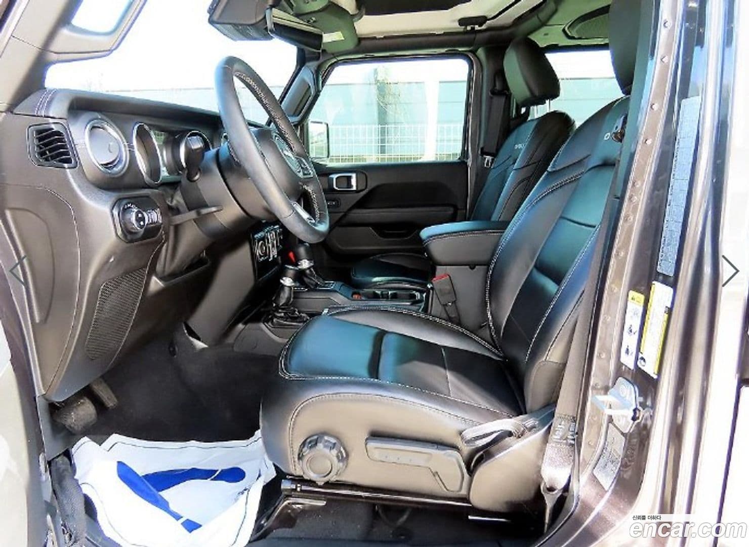 Main__Slider__Photo:Wrangler Jeep 2019.11-4