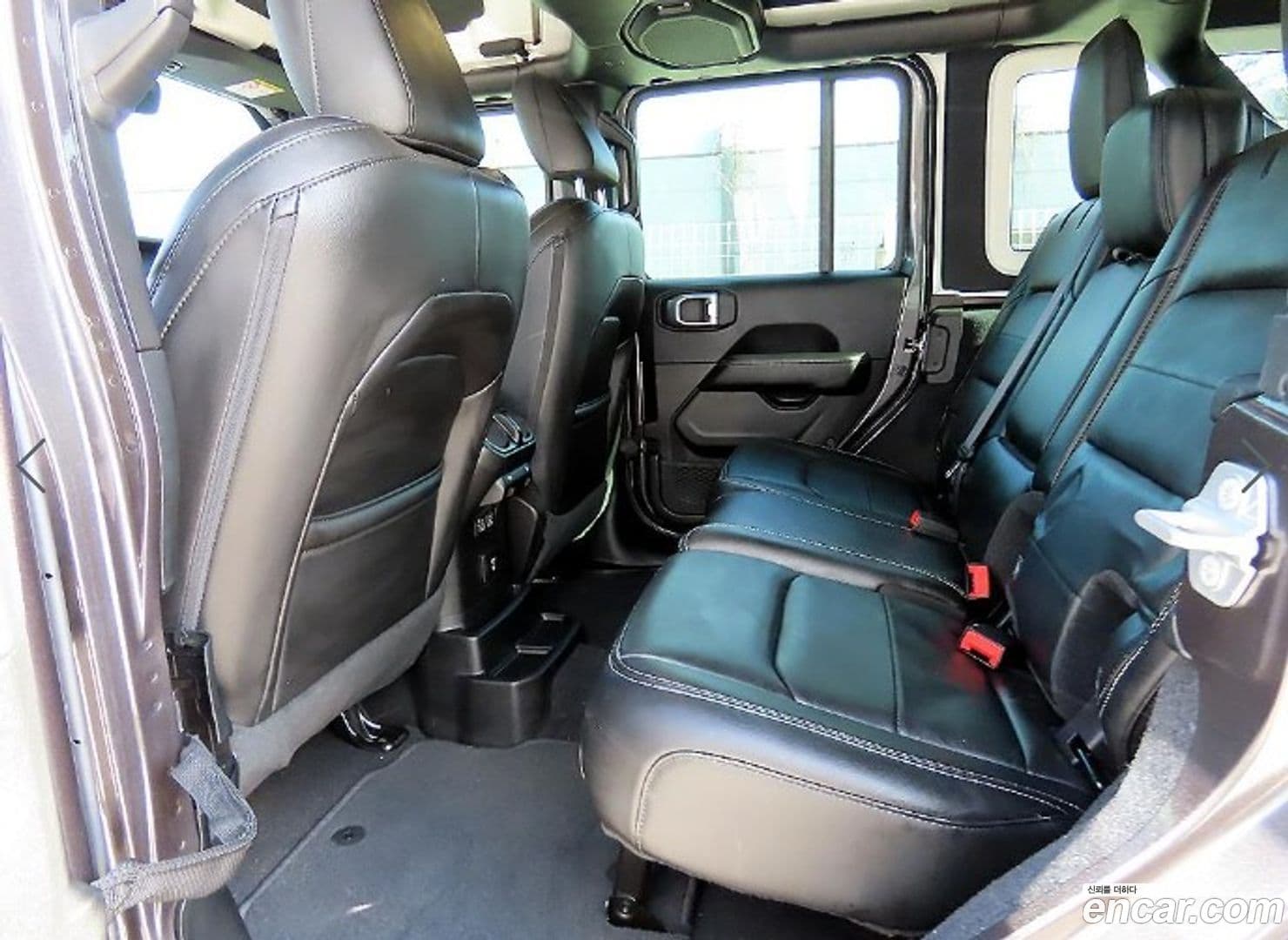 Main__Slider__Photo:Wrangler Jeep 2019.11-5