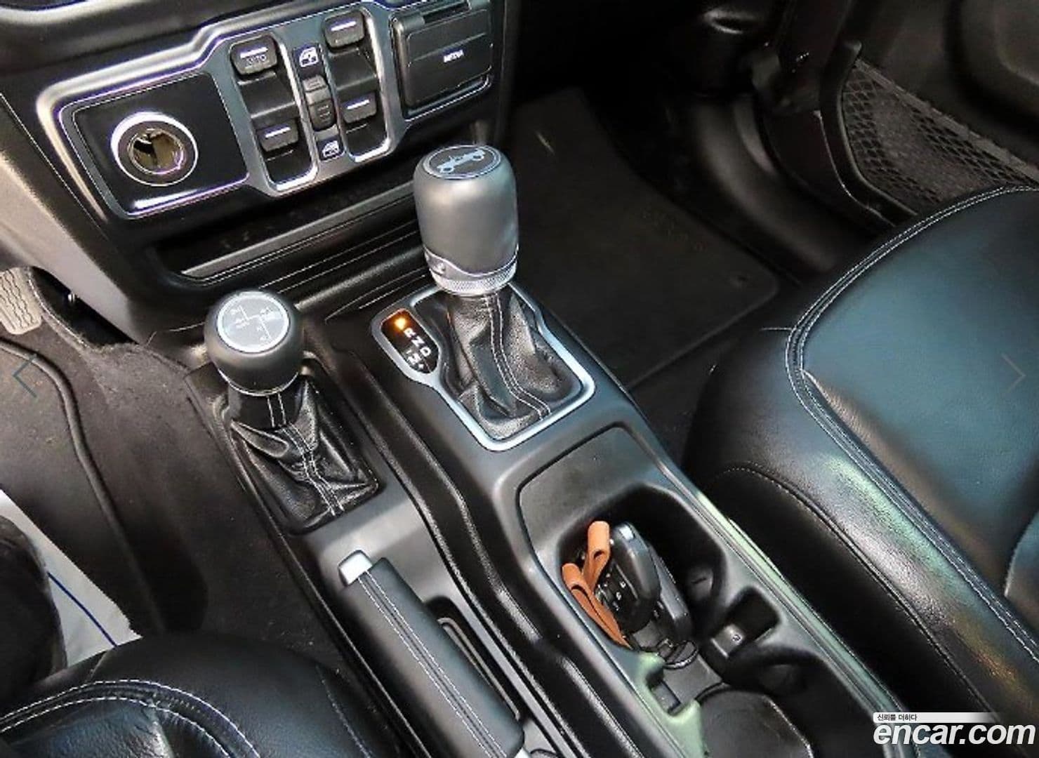 Main__Slider__Photo:Wrangler Jeep 2019.11-9