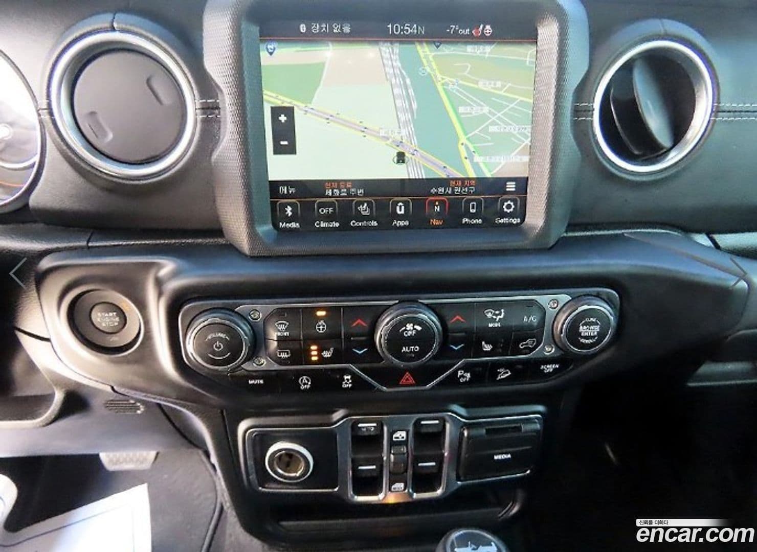 Main__Slider__Photo:Wrangler Jeep 2019.11-12