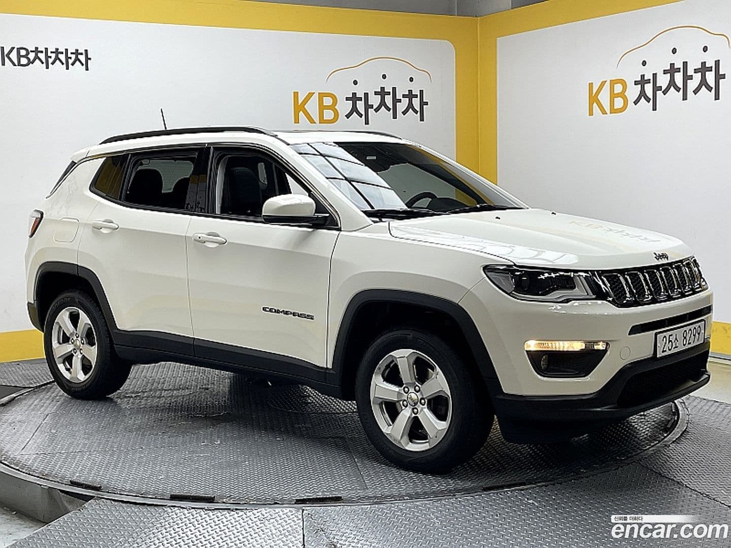 Main__Slider__Photo:Compass Jeep 2018.9-0