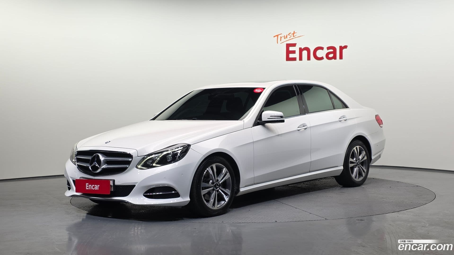 Main__Slider__Photo:E-Class Mercedes-Benz 2016.2-0