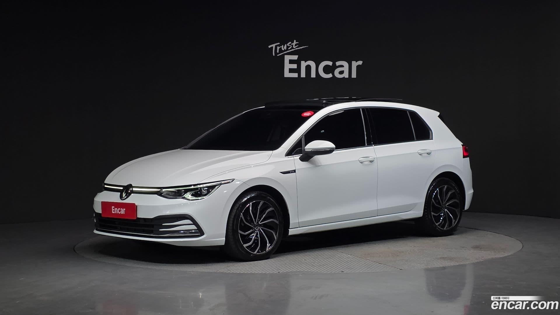 Main__Slider__Photo:Golf Volkswagen 2023.10-0
