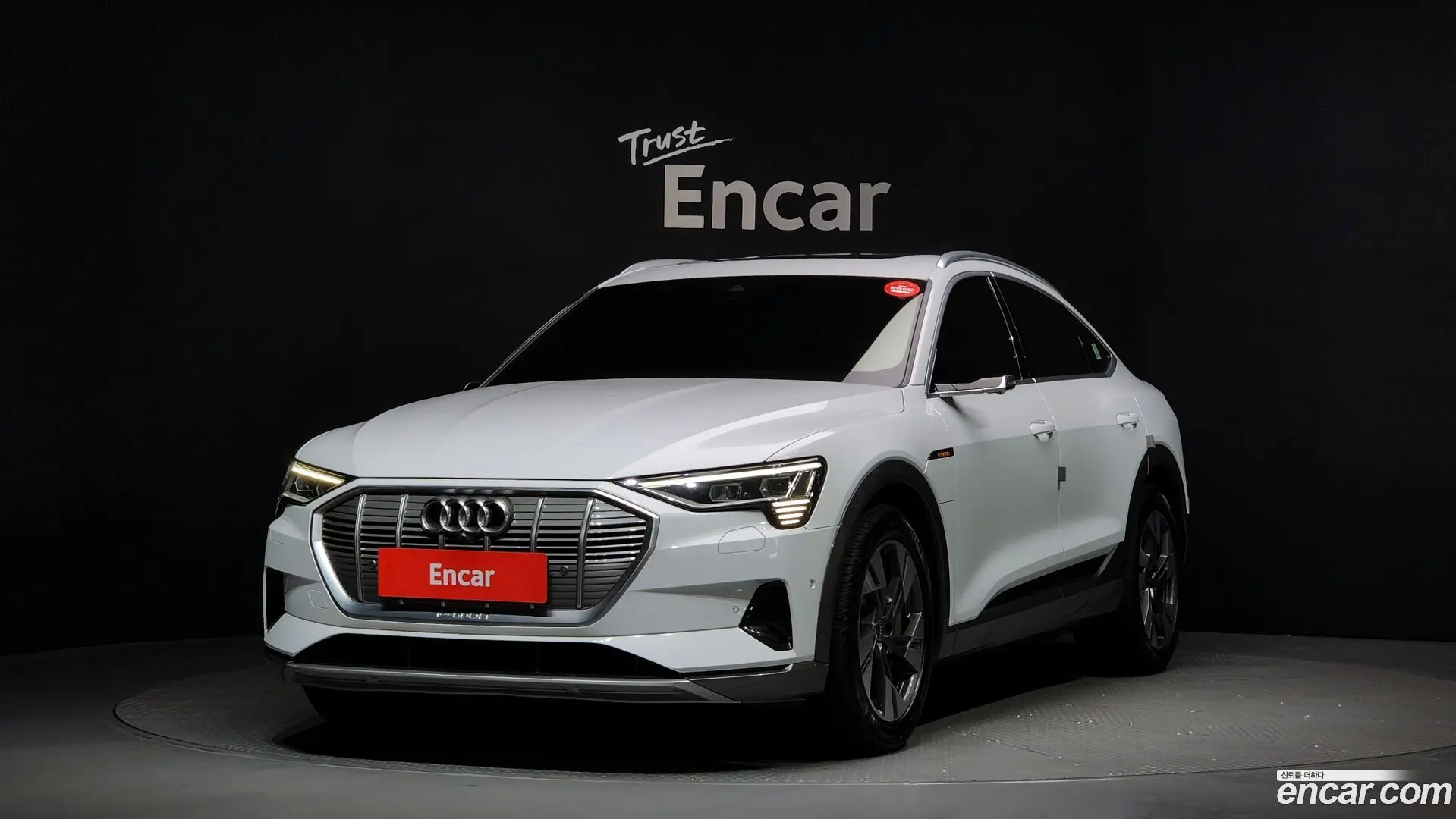 Main__Slider__Photo:e-tron Audi 2021.10-0