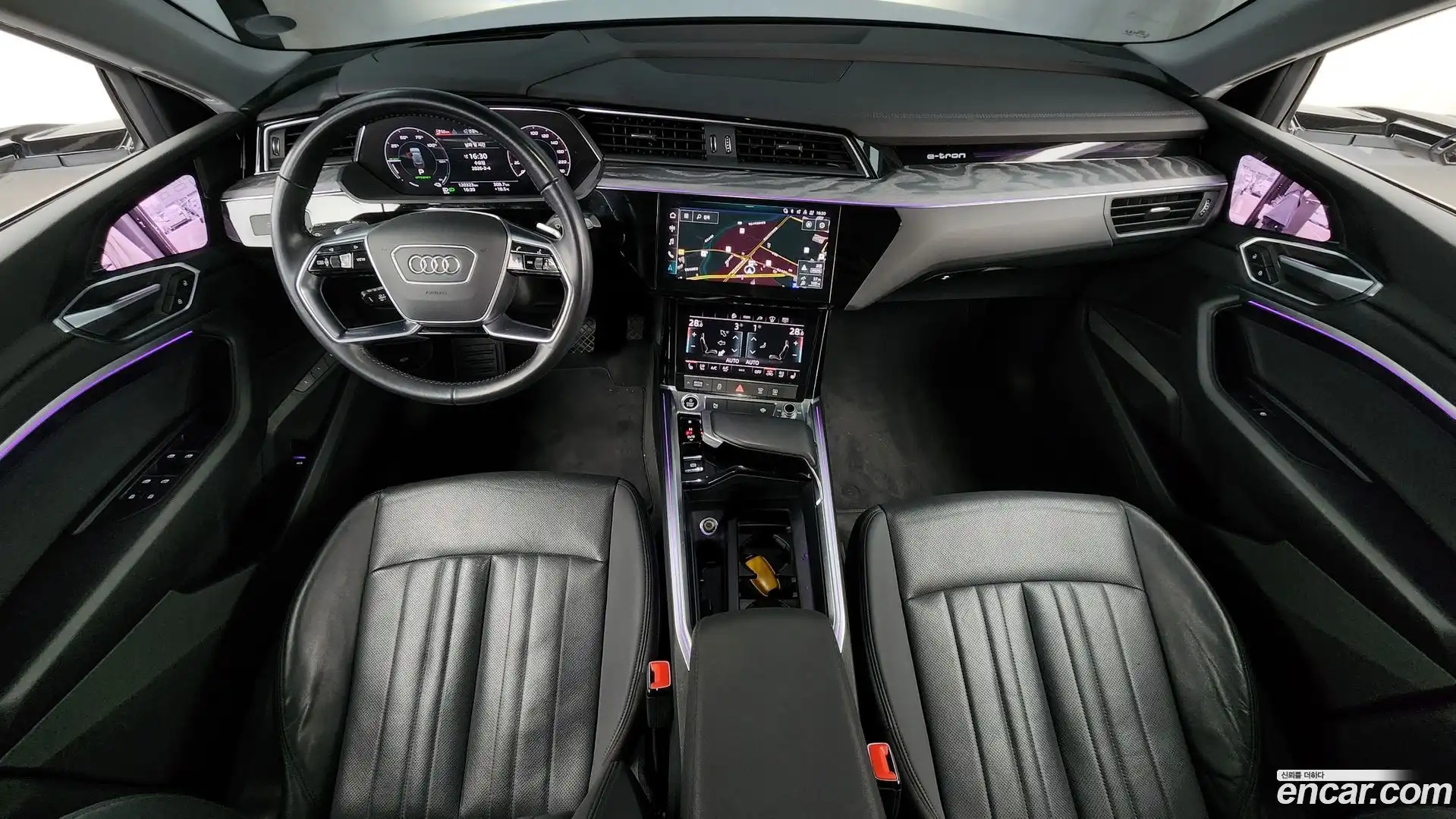 e-tron Audi 2021.10-INNER-007