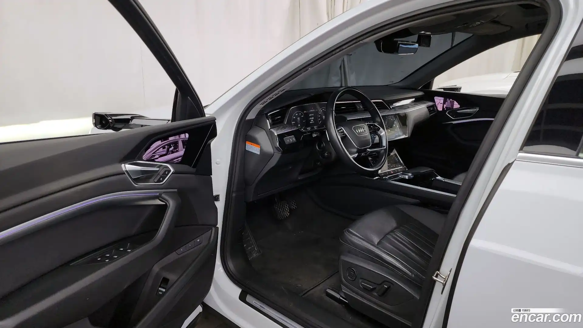 e-tron Audi 2021.10-INNER-010