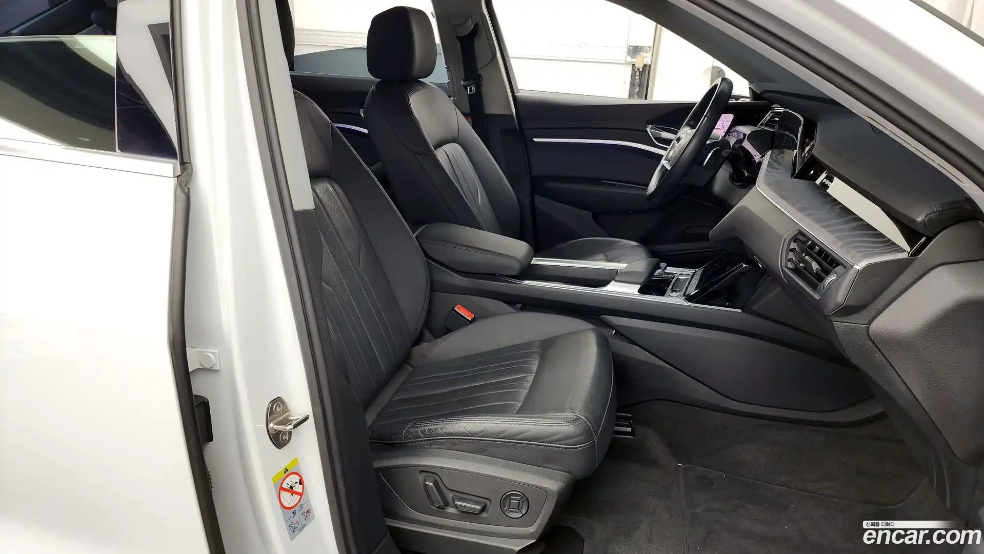 e-tron Audi 2021.10-OPTION-015