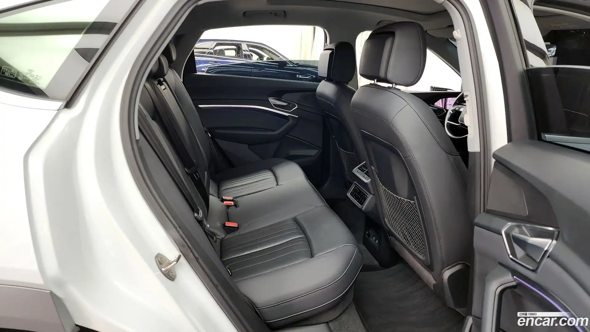 e-tron Audi 2021.10-OPTION-016