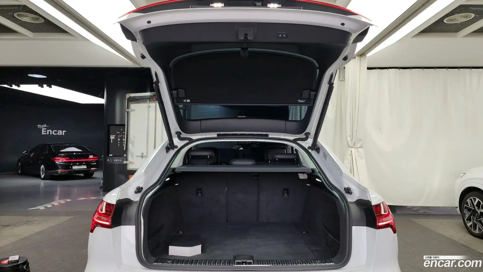 e-tron Audi 2021.10-OPTION-024