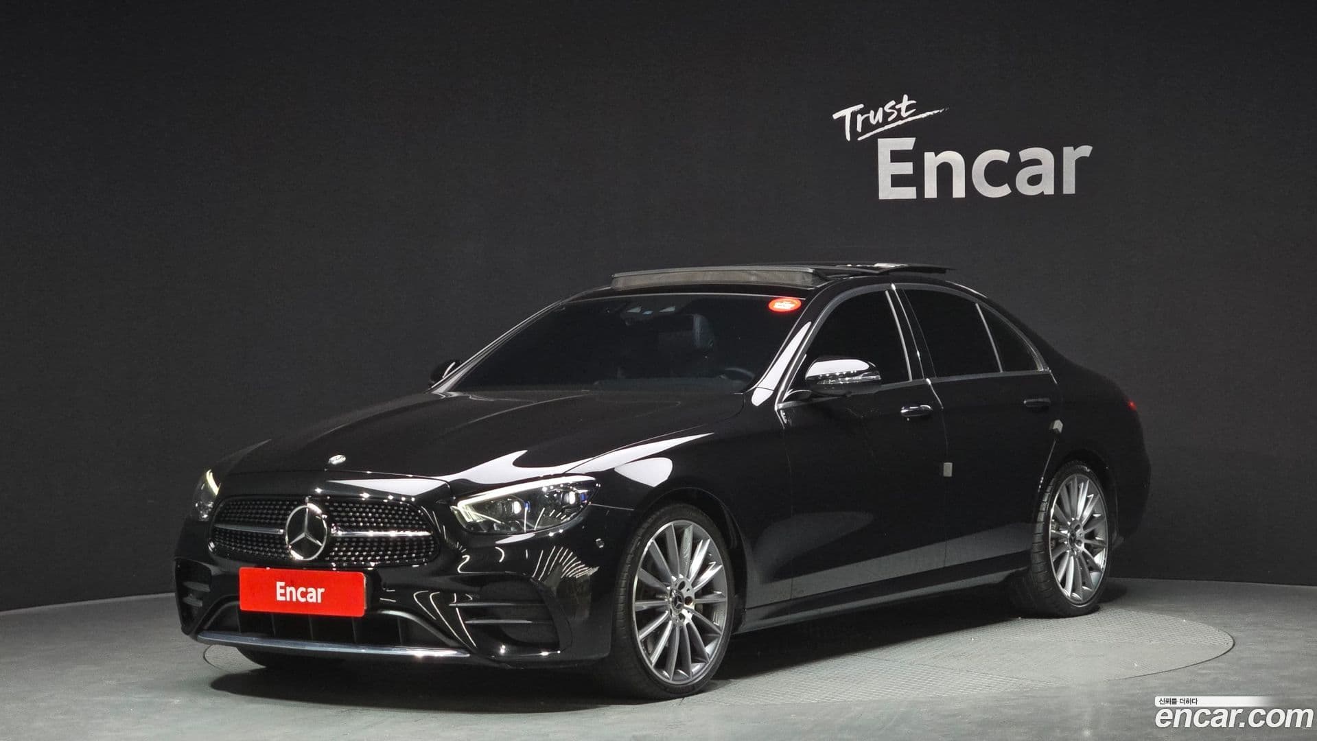 Main__Slider__Photo:E-Class Mercedes-Benz 2021.2-0