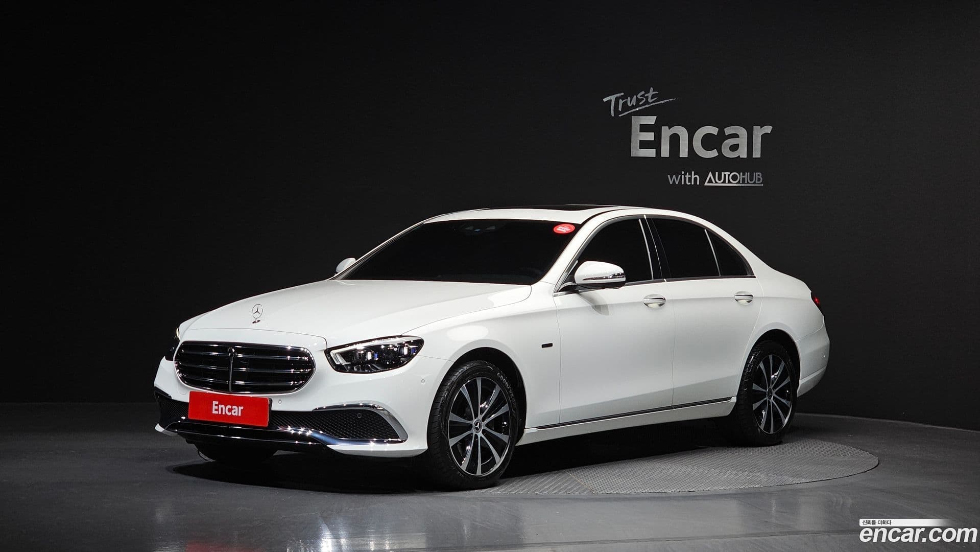 Main__Slider__Photo:E-Class Mercedes-Benz 2021.3-0
