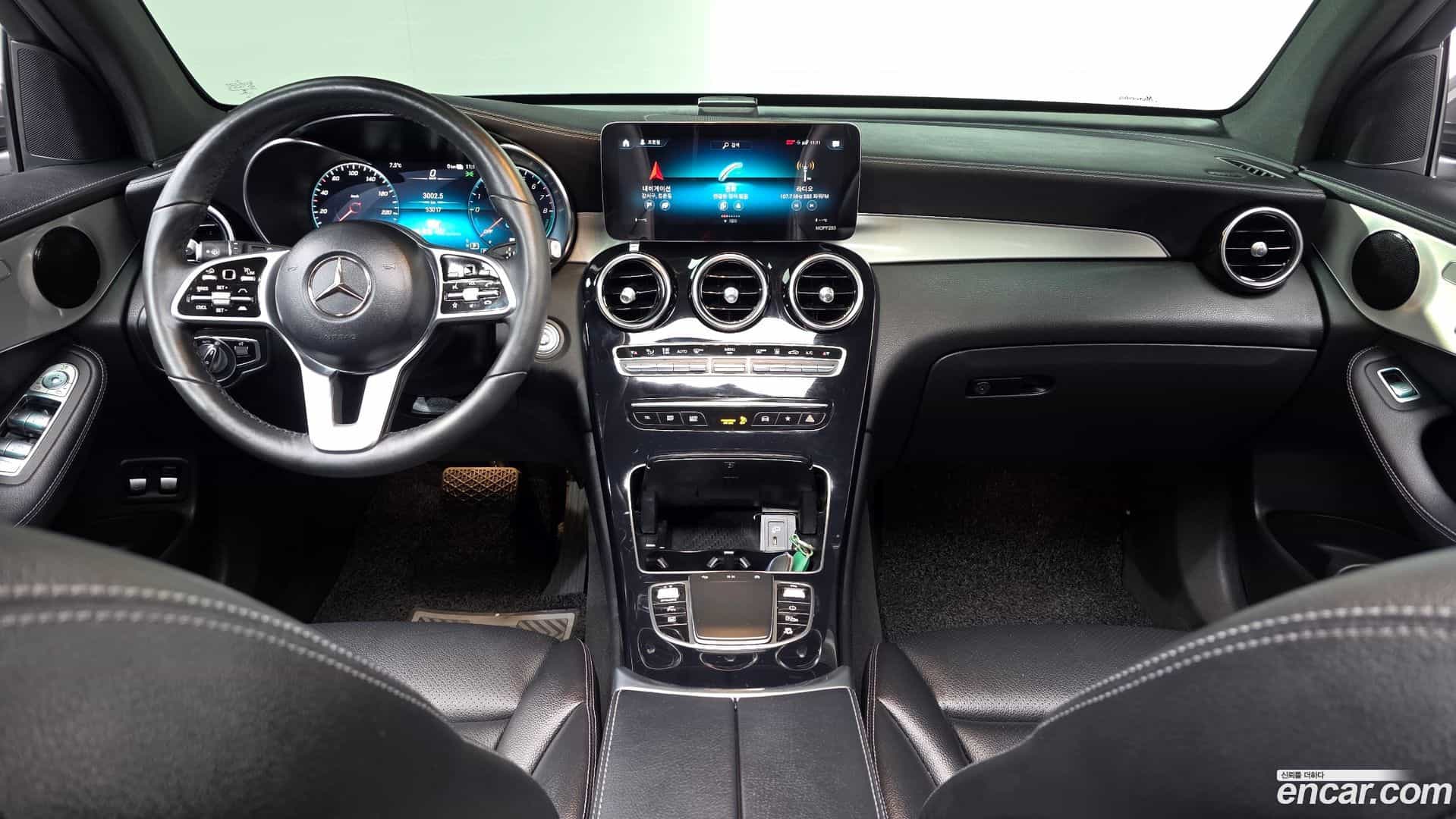 GLC-Class Mercedes-Benz 2021.8-INNER-007