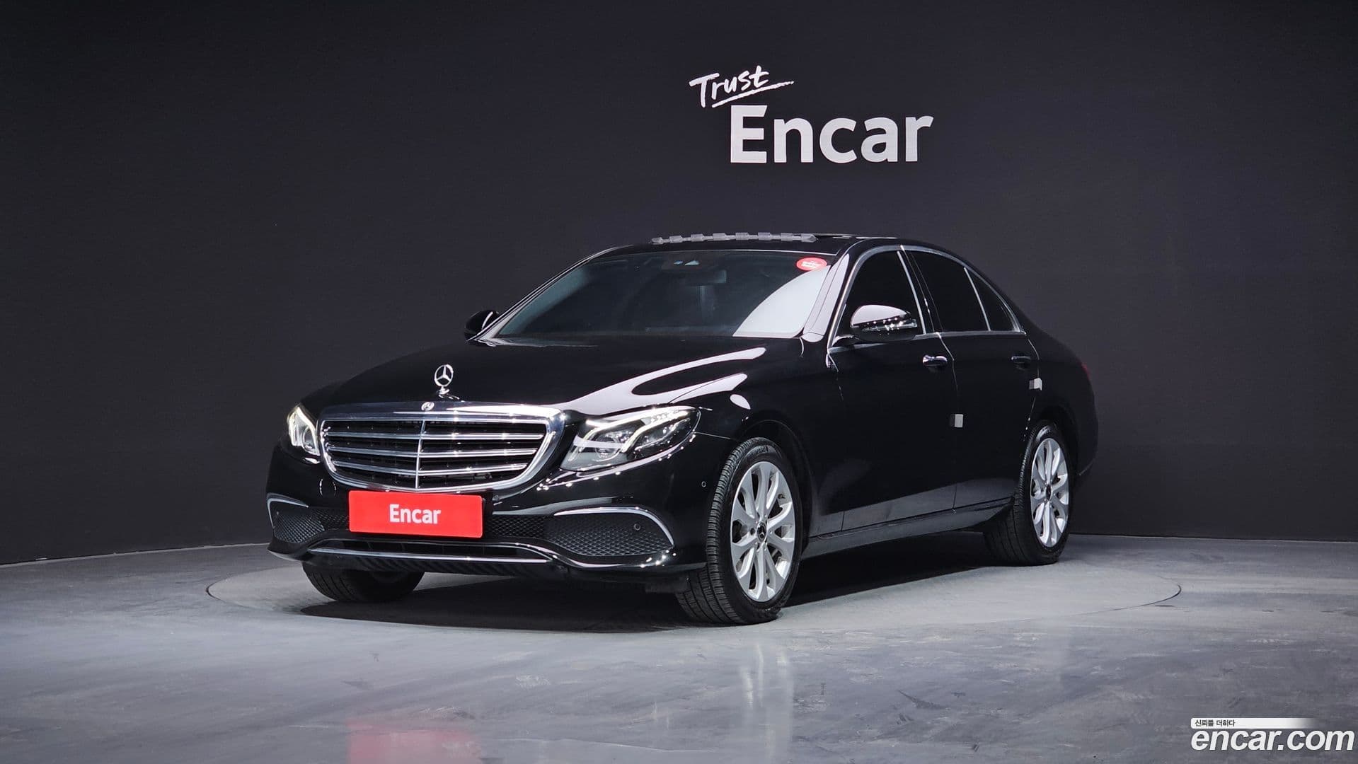 Main__Slider__Photo:E-Class Mercedes-Benz 2019.9-0