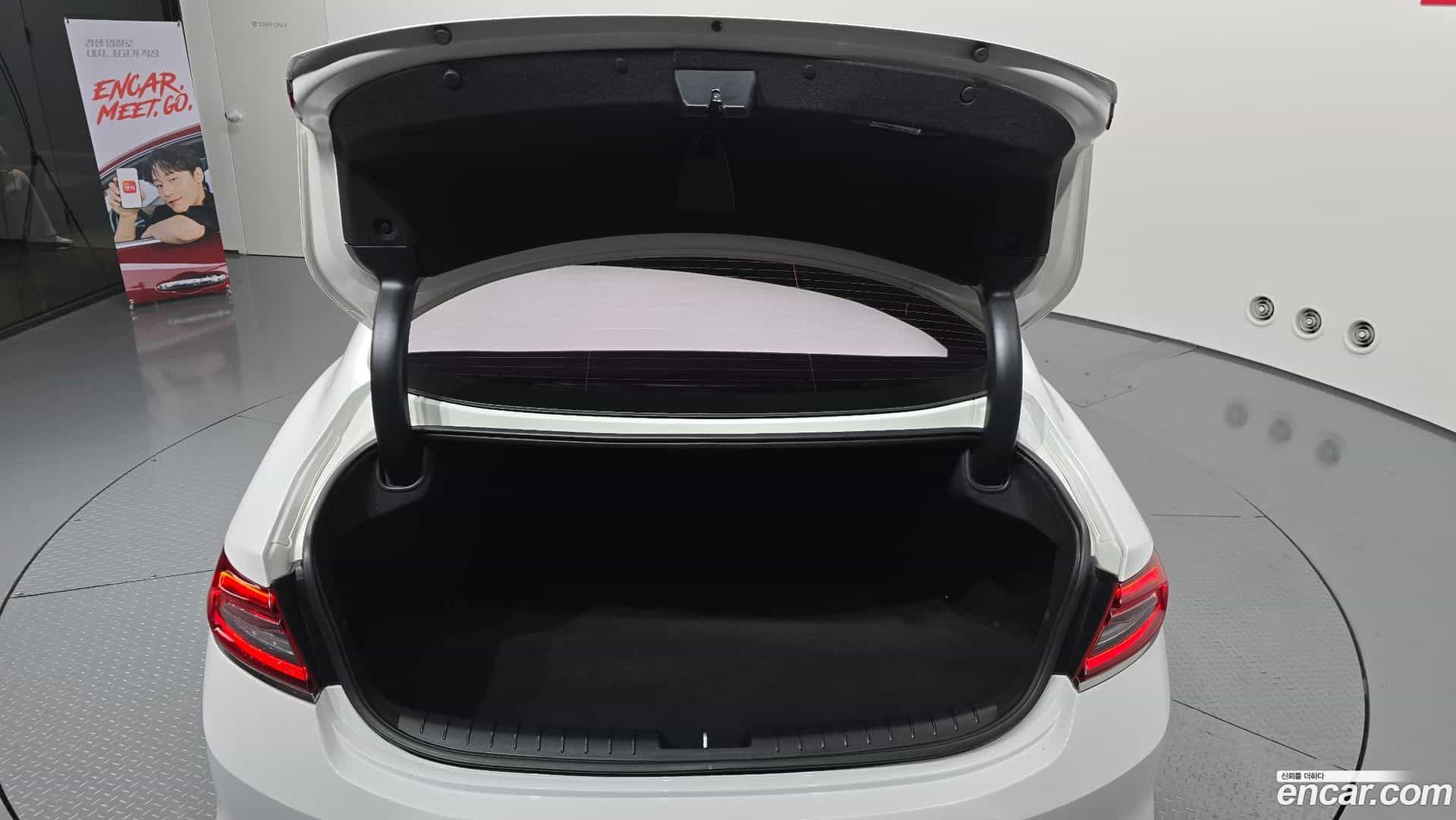Grandeur Hyundai 2017.0-OPTION-024