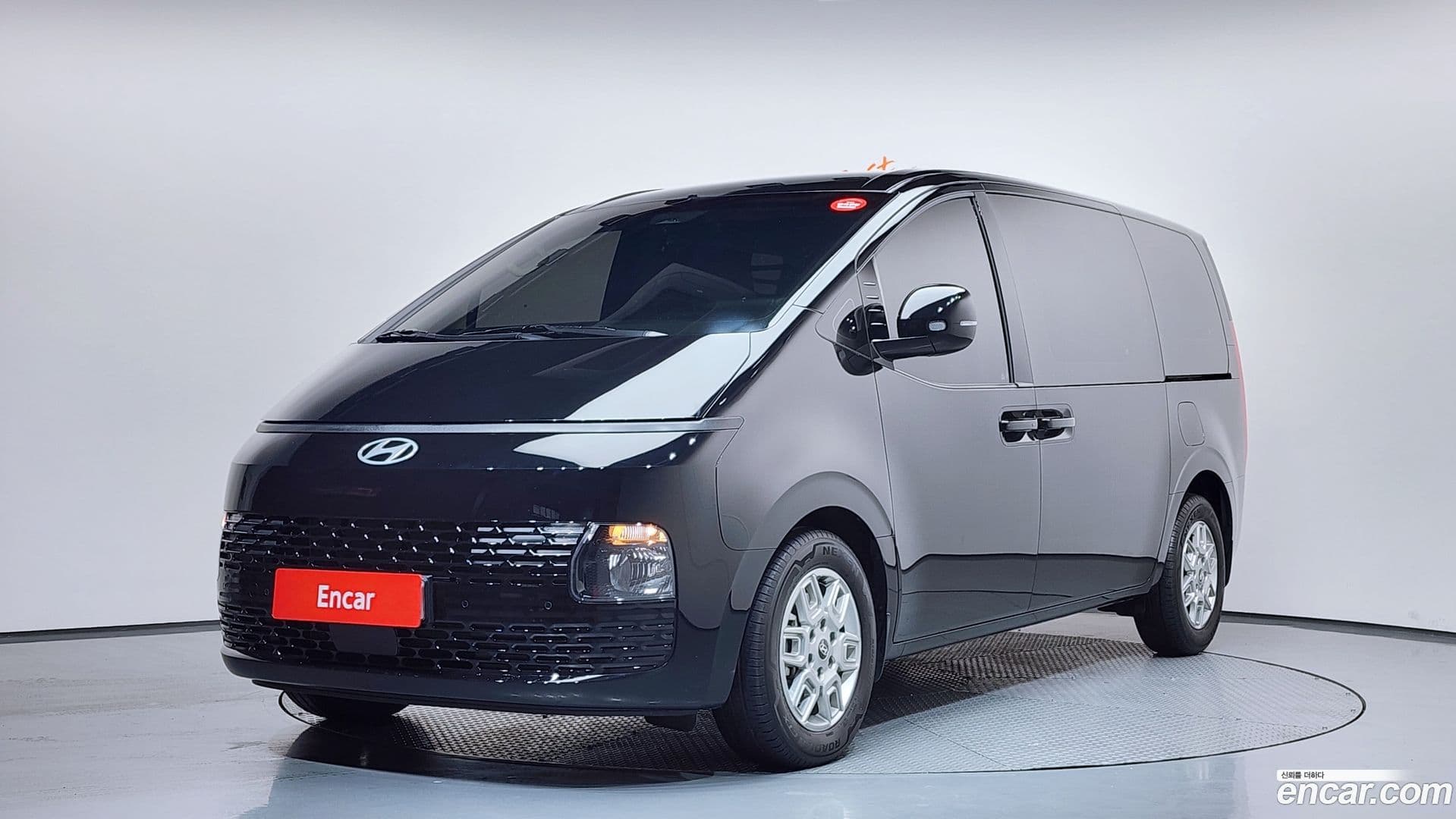 Main__Slider__Photo:Staria Hyundai 2025.3-0