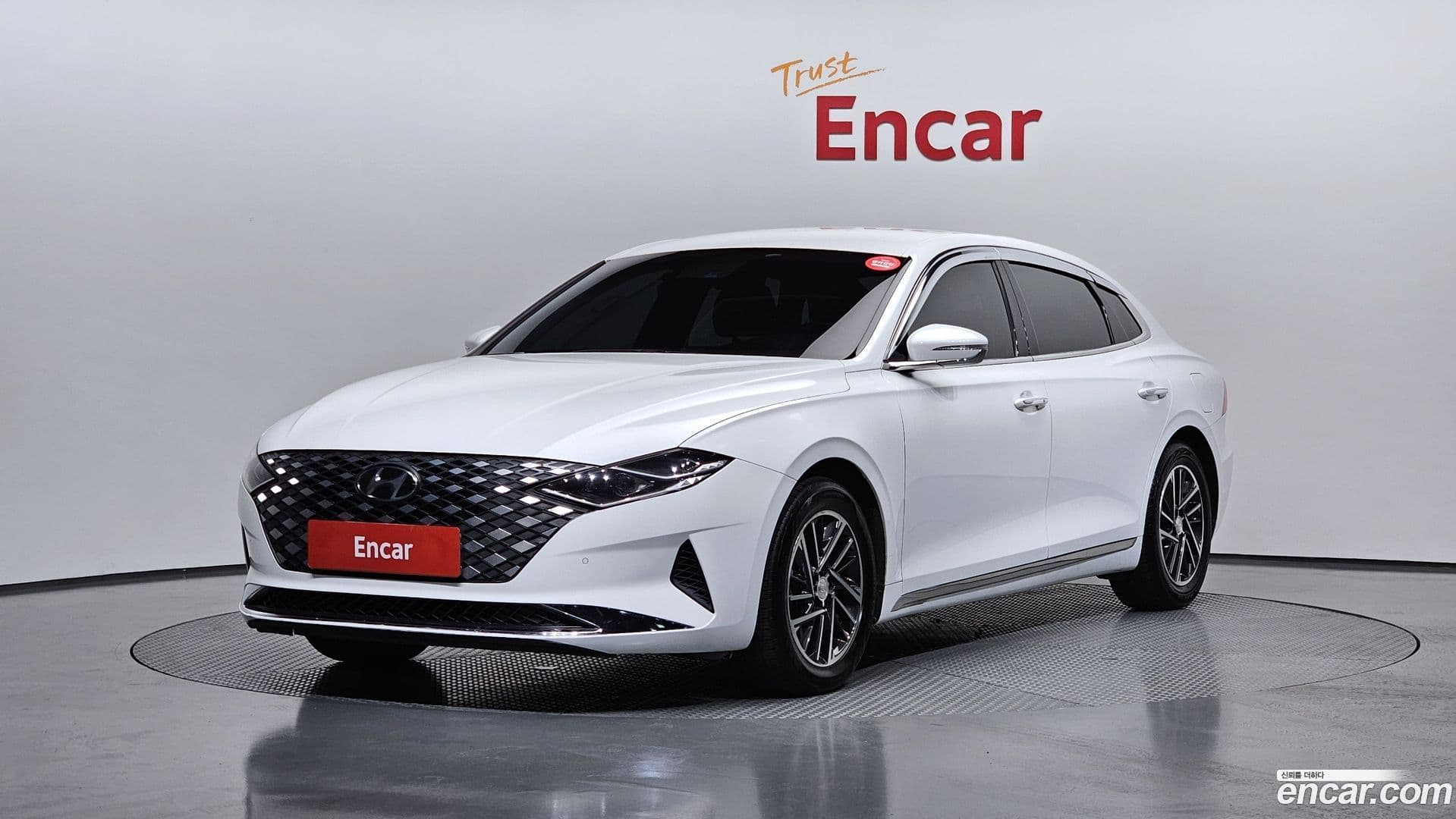 Main__Slider__Photo:Grandeur Hyundai 2022.1-0