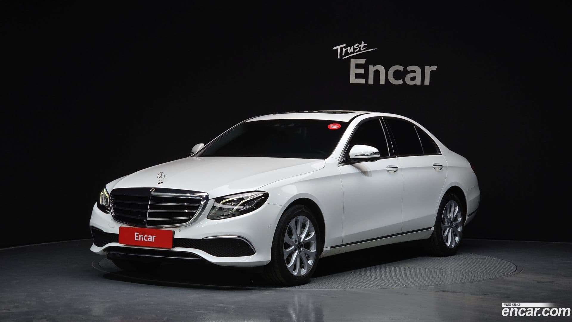 Main__Slider__Photo:E-Class Mercedes-Benz 2018.1-0