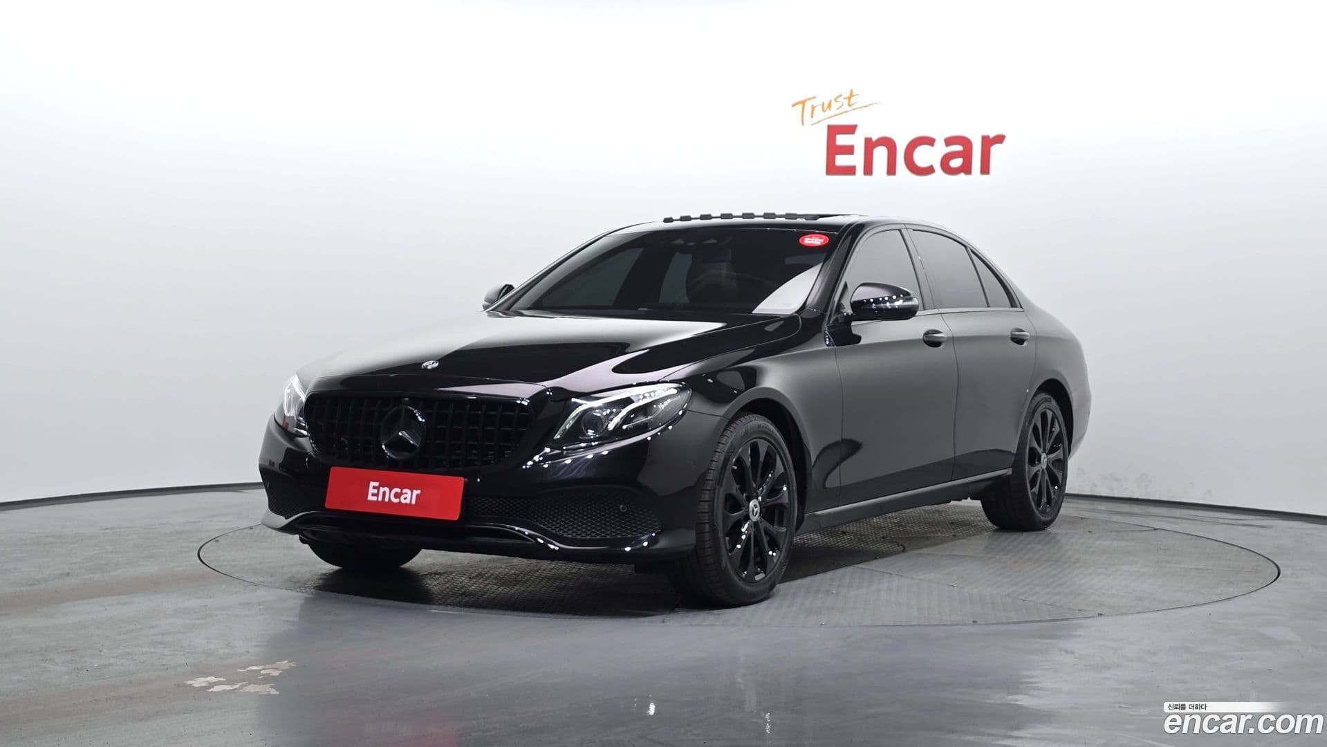 Main__Slider__Photo:E-Class Mercedes-Benz 2017.8-0