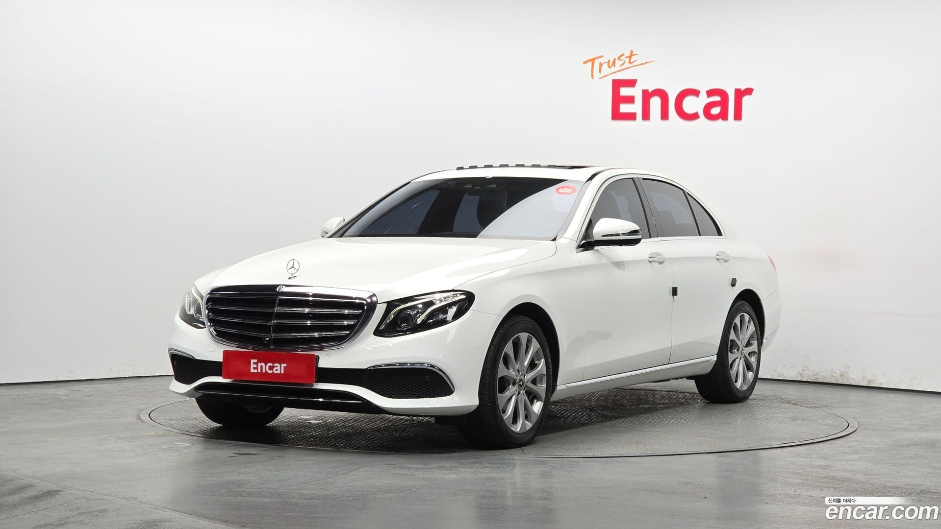 Main__Slider__Photo:E-Class Mercedes-Benz 2018.0-0