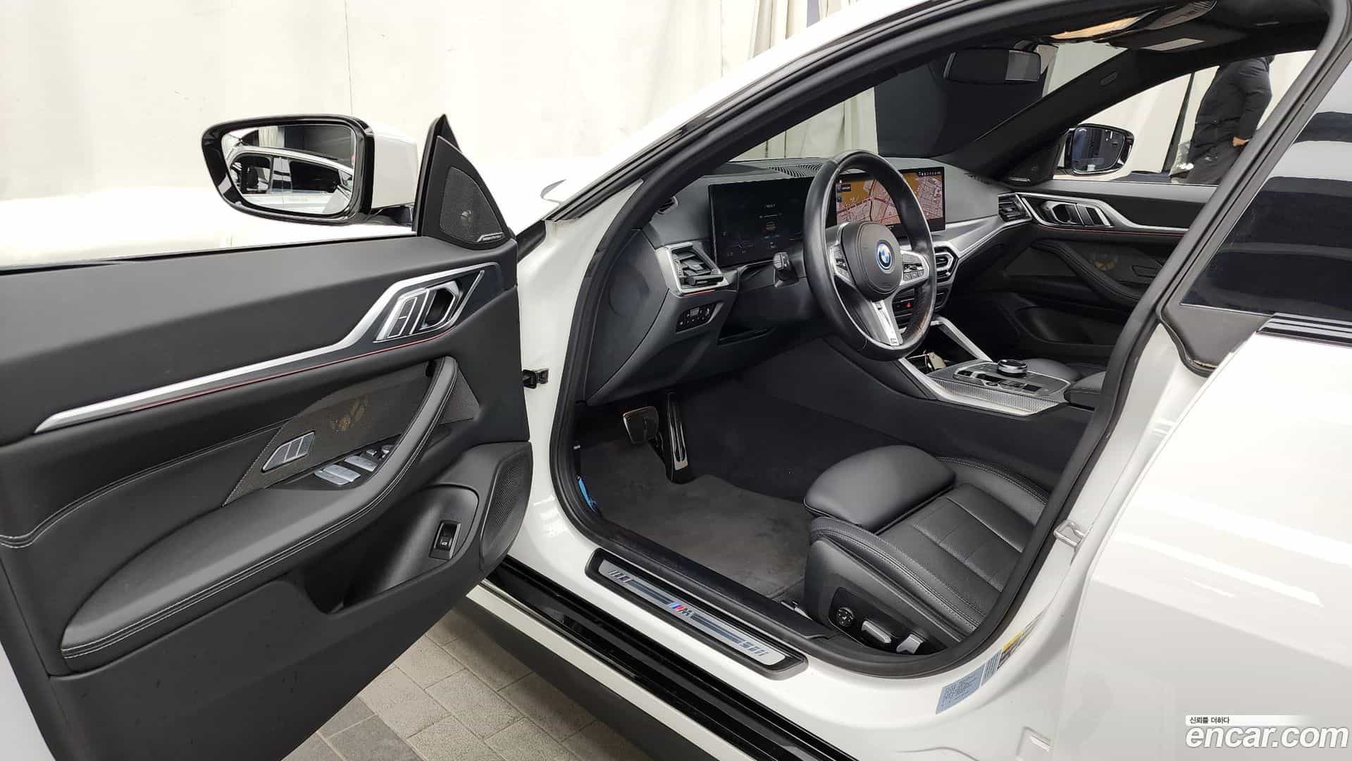 i4 BMW 2023.10-INNER-010