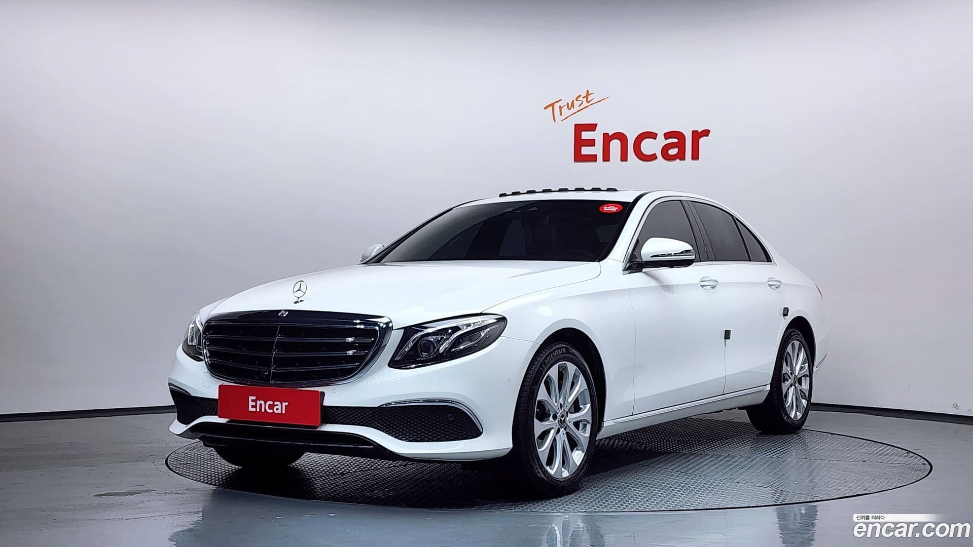 Main__Slider__Photo:E-Class Mercedes-Benz 2017.11-0