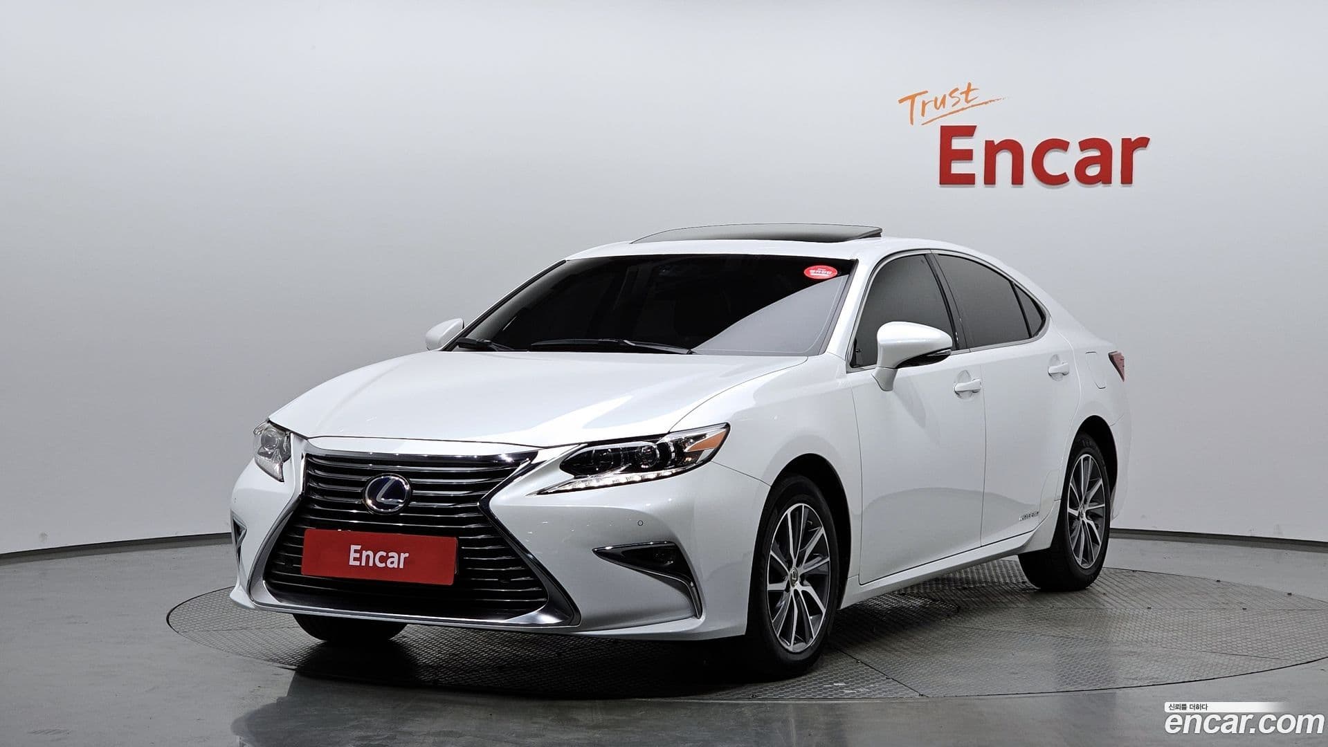 Main__Slider__Photo:ES Lexus 2018.5-0