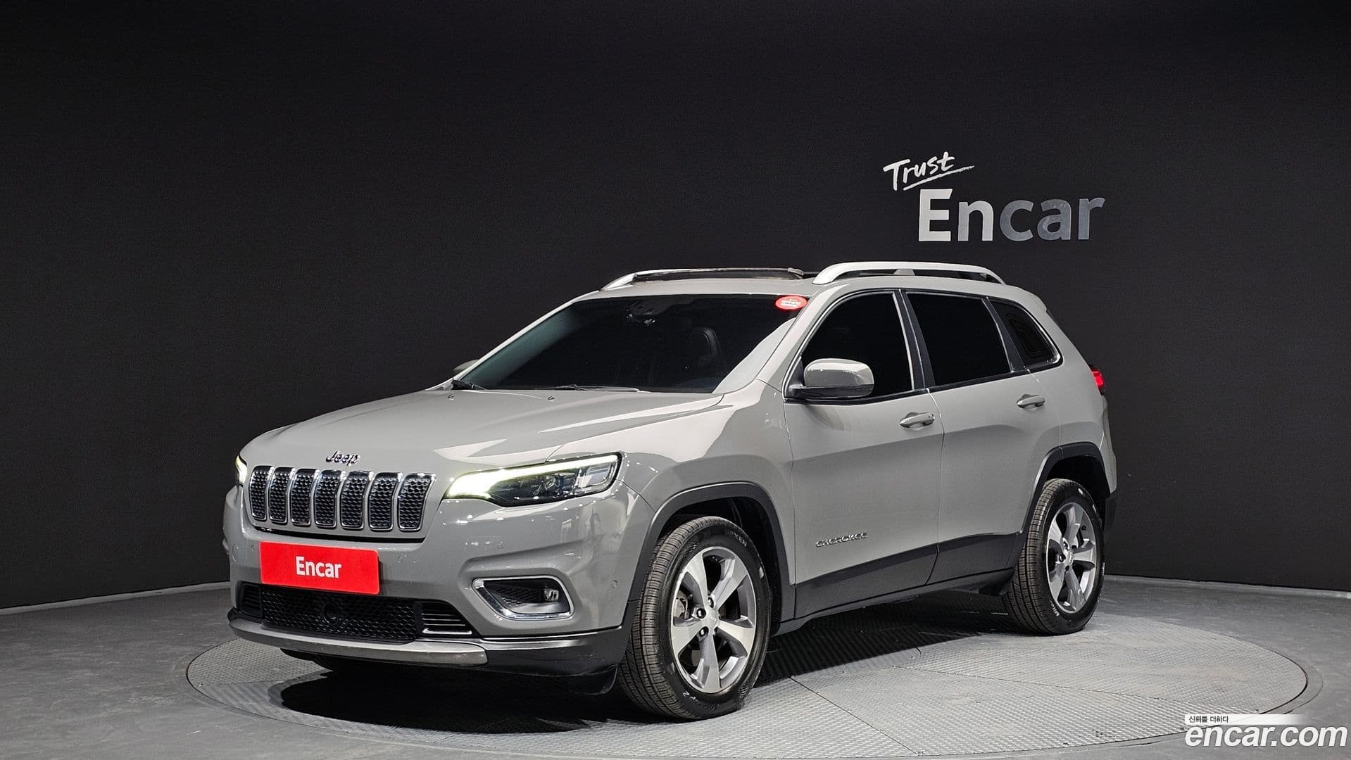 Main__Slider__Photo:Cherokee Jeep 2021.6-0