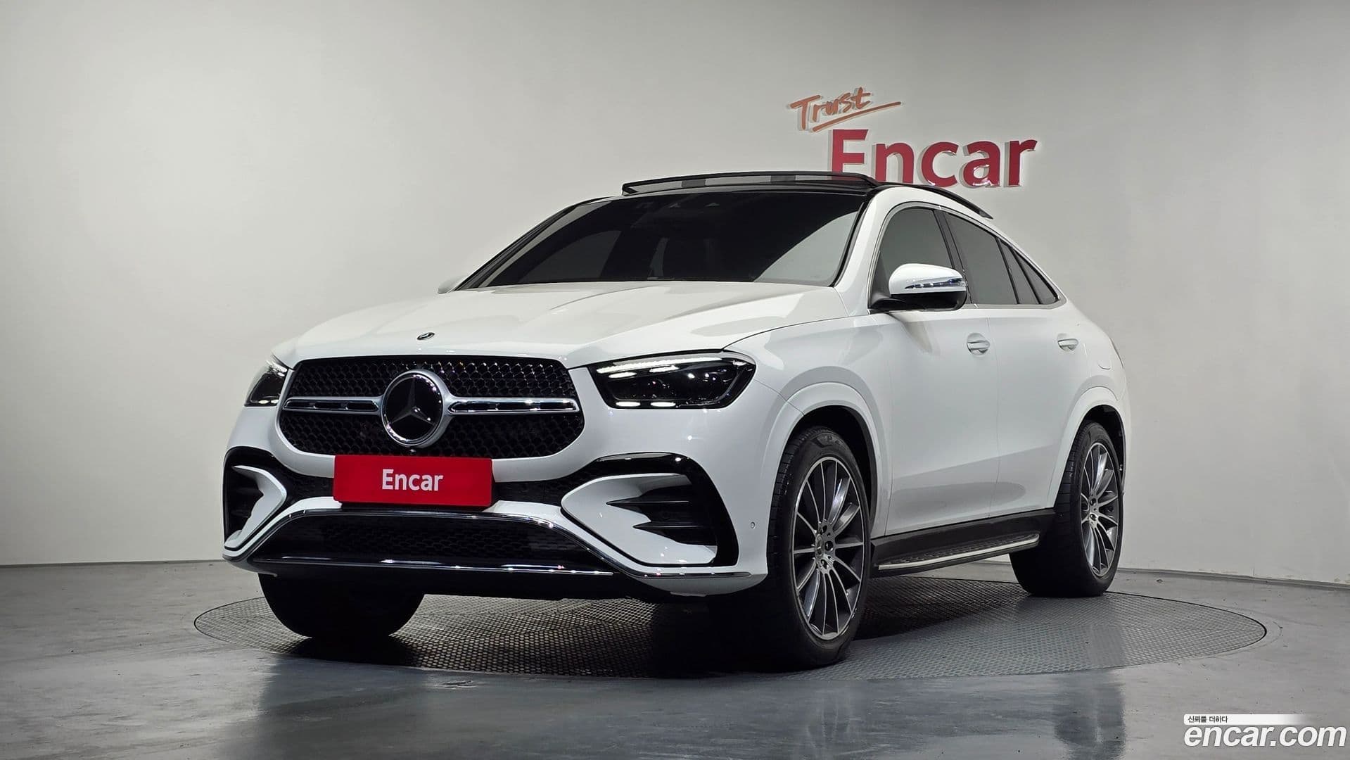 Main__Slider__Photo:GLE-Class Mercedes-Benz 2024.8-0