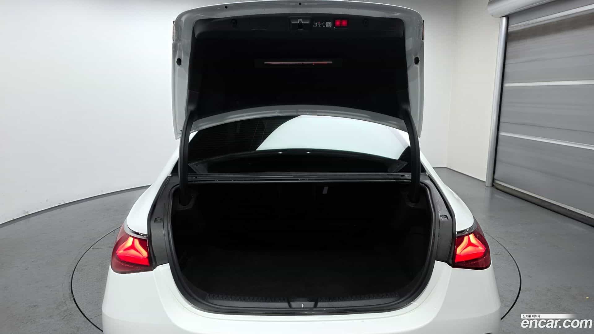 E-Class Mercedes-Benz 2025.0-OPTION-024