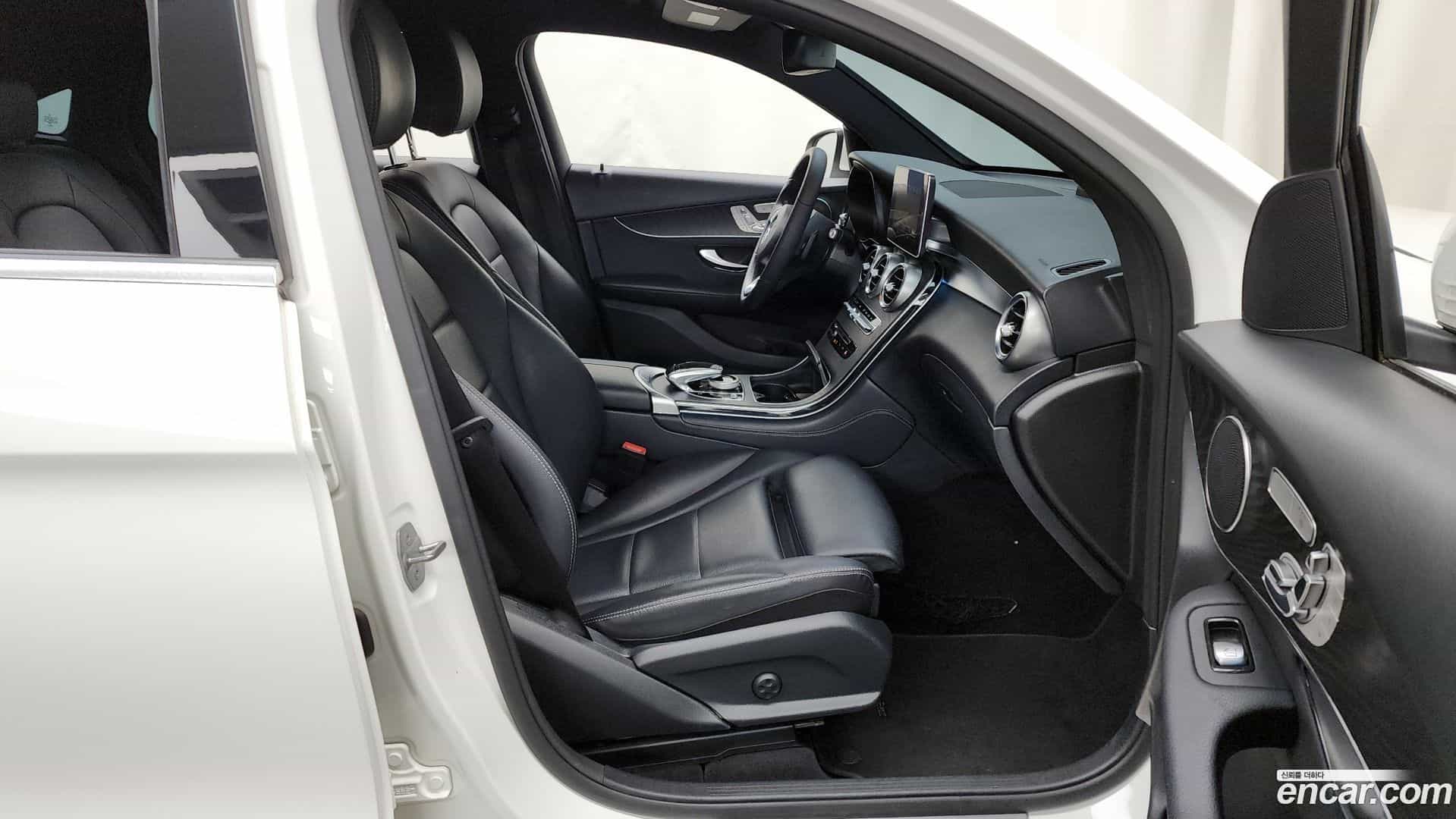 GLC-Class Mercedes-Benz 2019.5-OPTION-015