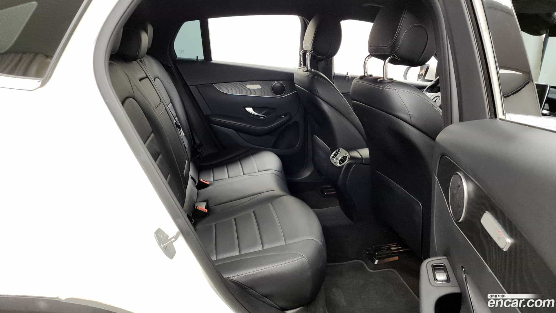 GLC-Class Mercedes-Benz 2019.5-OPTION-016