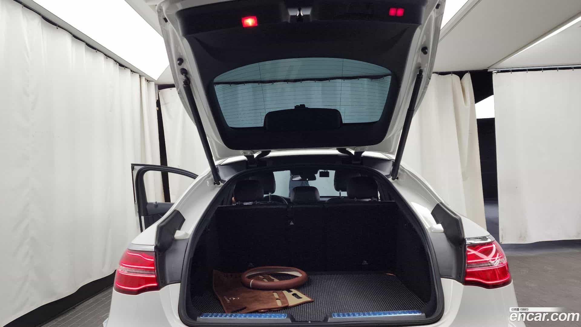 GLC-Class Mercedes-Benz 2019.5-OPTION-024