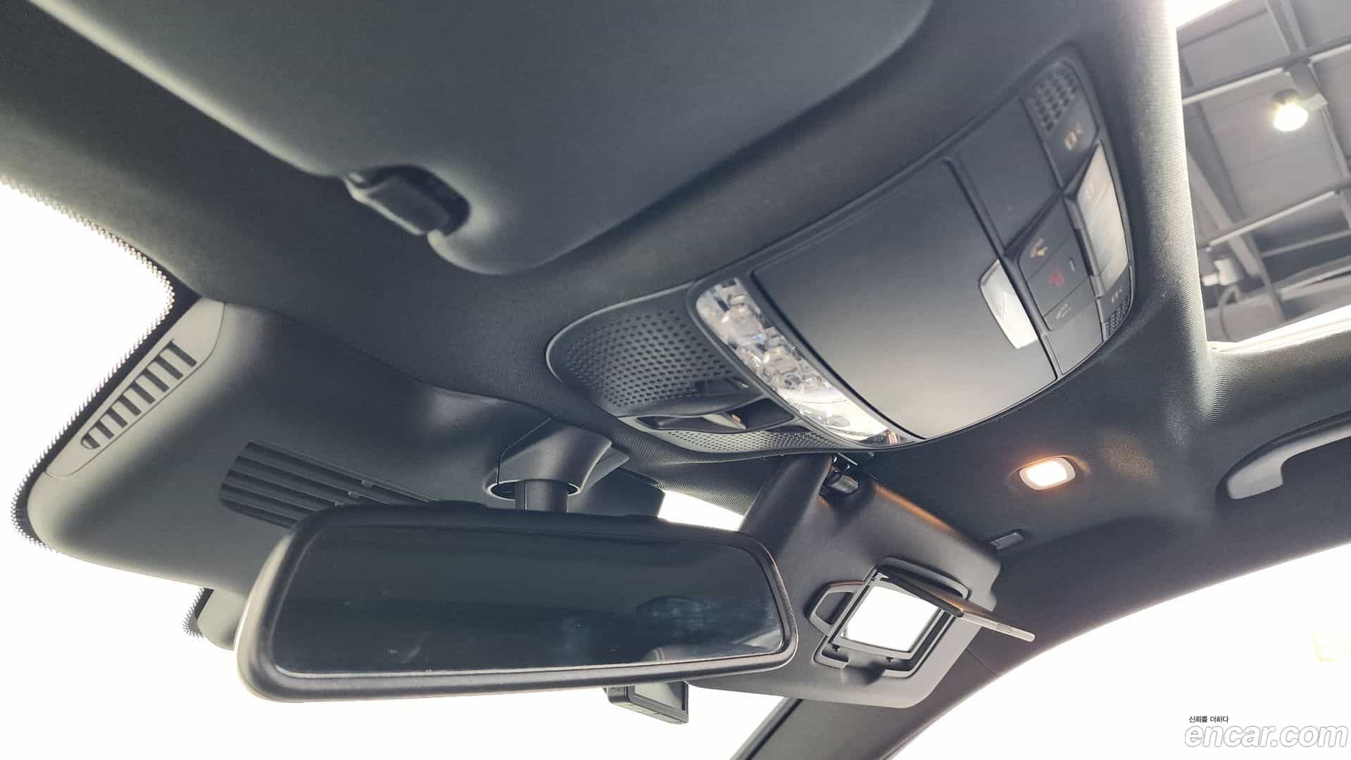 GLC-Class Mercedes-Benz 2018.0-OPTION-021