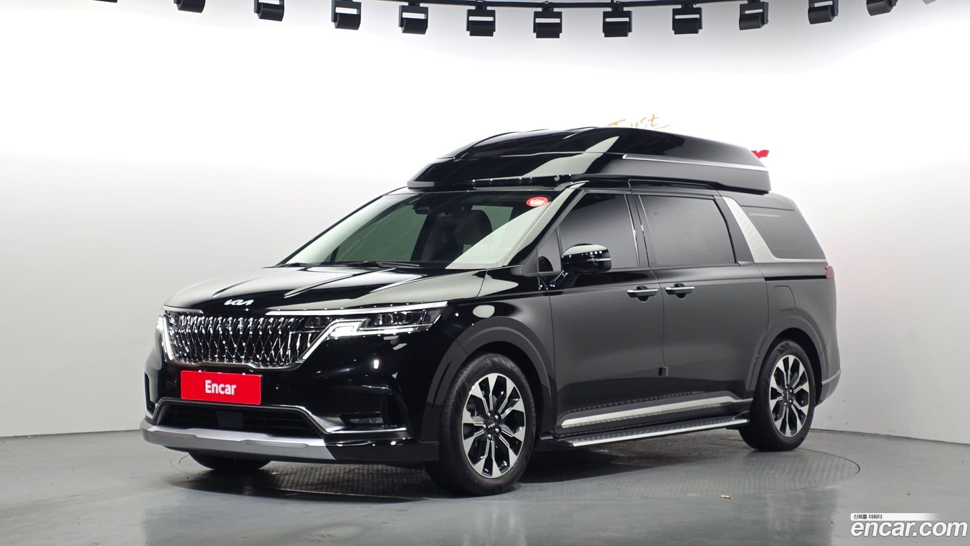Main__Slider__Photo:Canival Kia 2023.2-0