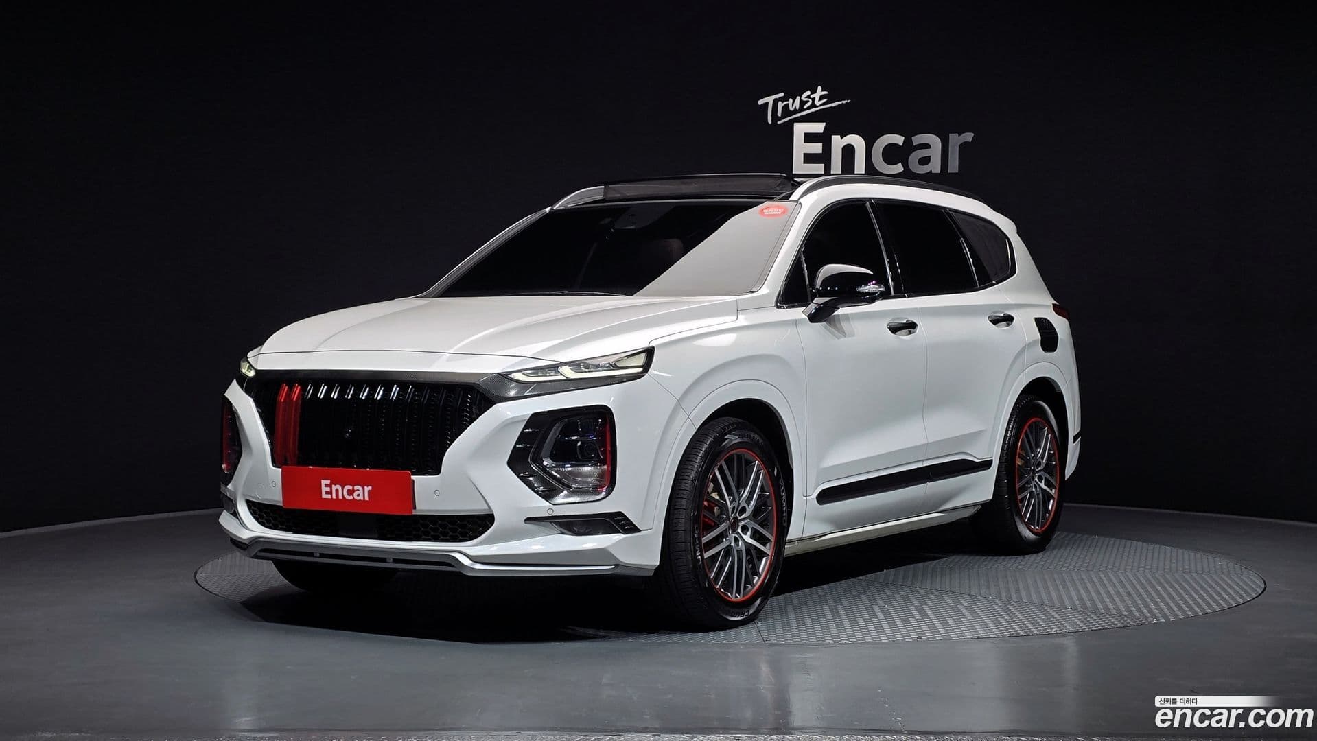 Main__Slider__Photo:Santafe Hyundai 2019.4-0