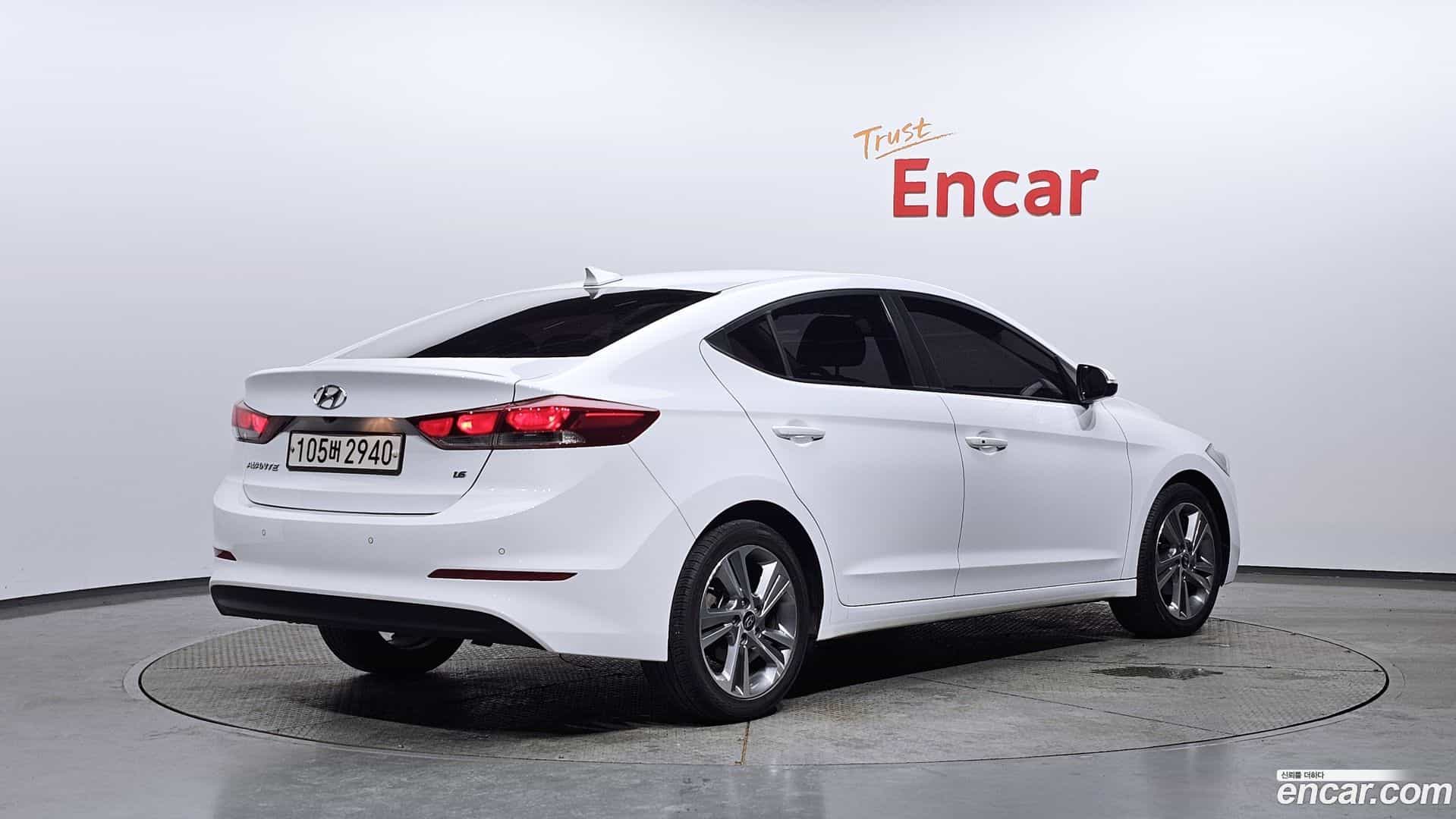 AVANTE Hyundai 2018.0-OUTER-002
