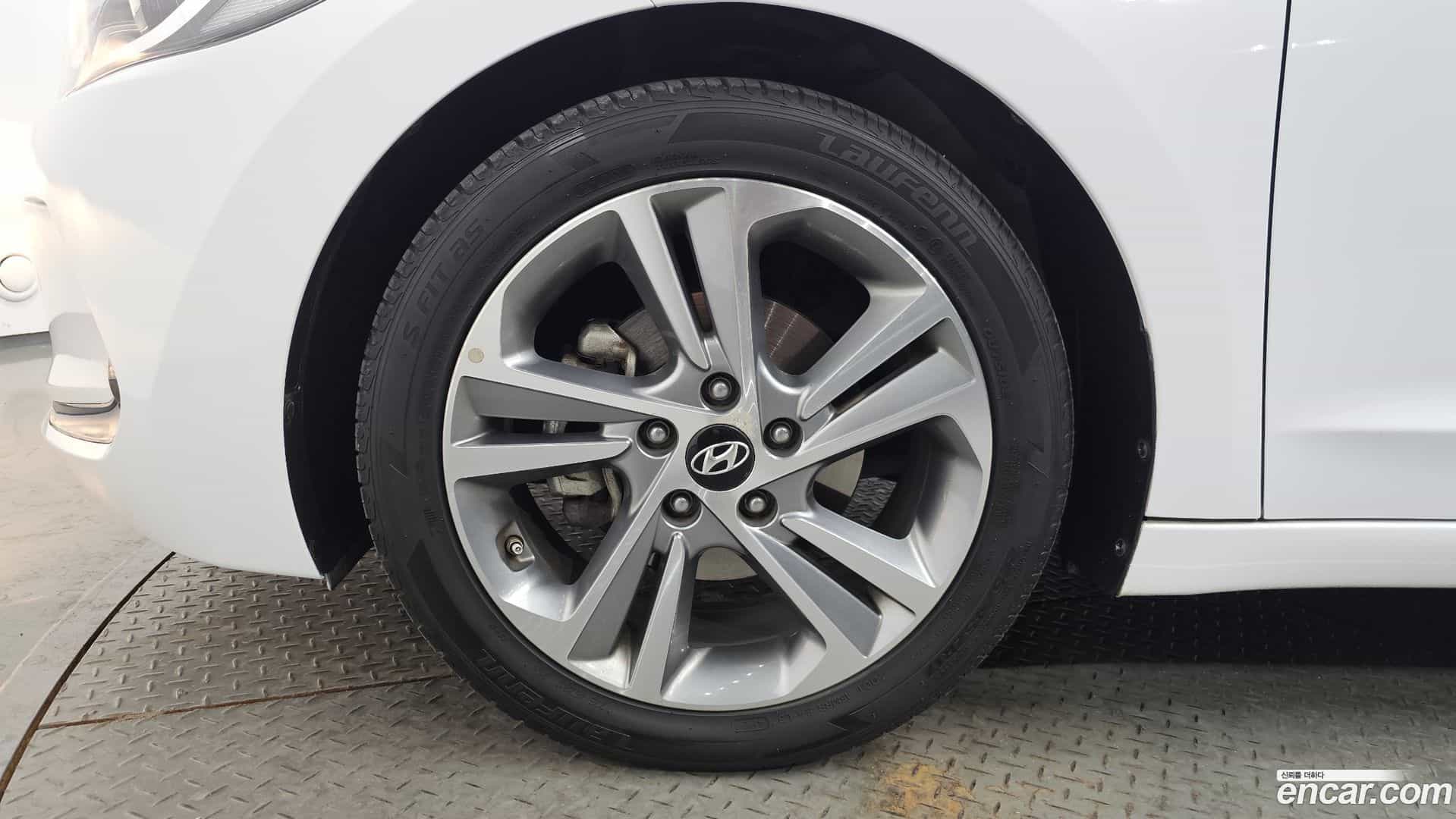 AVANTE Hyundai 2018.0-OUTER-005