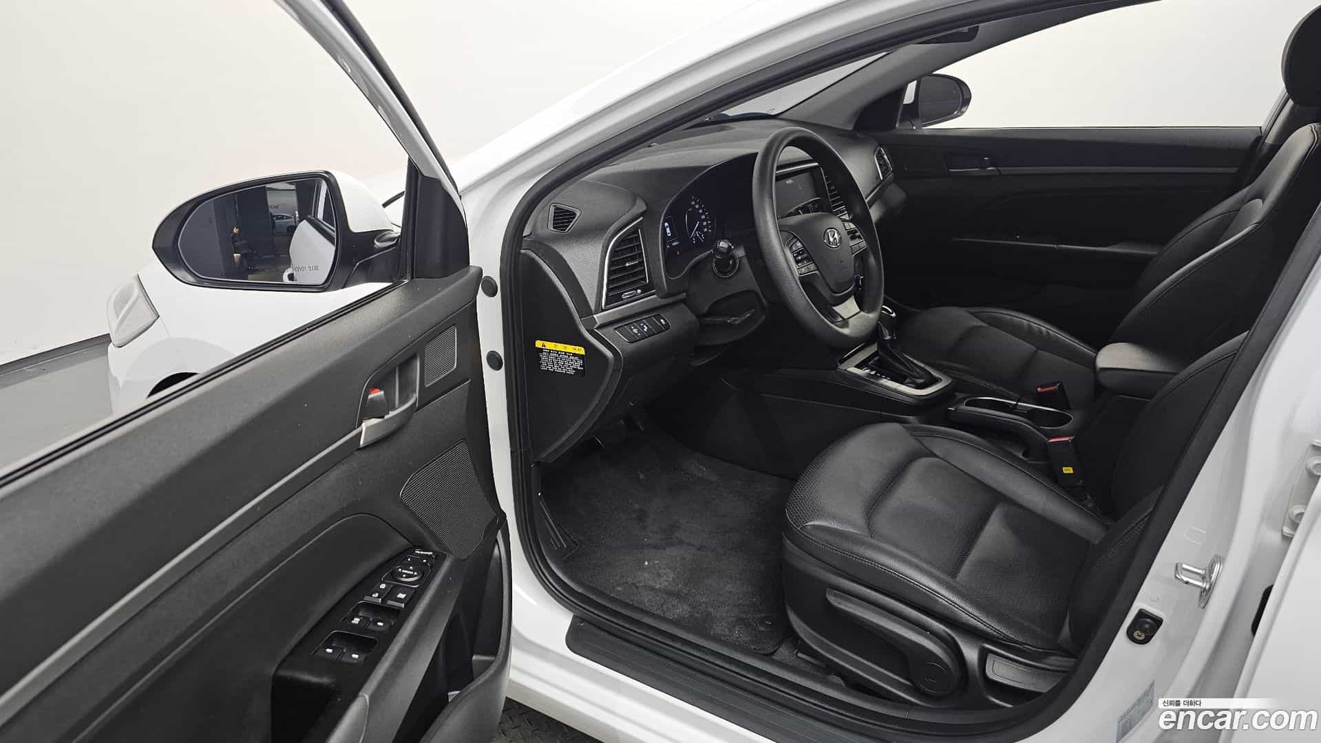 AVANTE Hyundai 2018.0-INNER-010