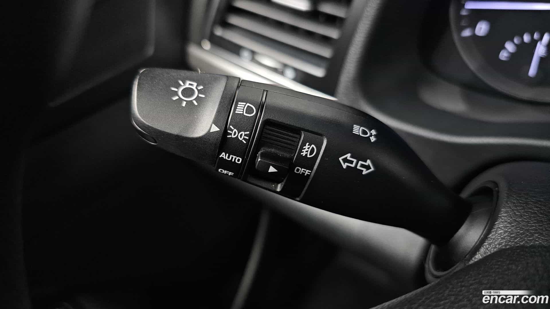 AVANTE Hyundai 2018.0-OPTION-021