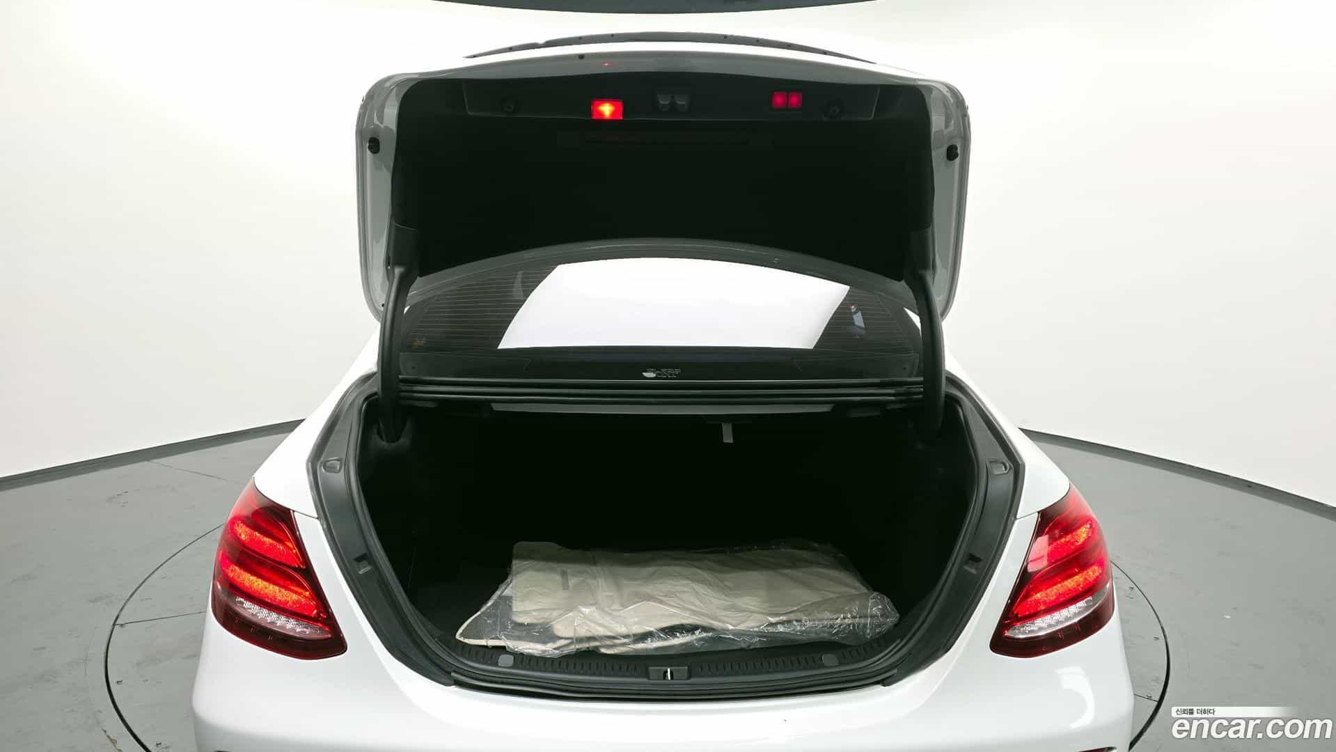E-Class Mercedes-Benz 2019.5-OPTION-024