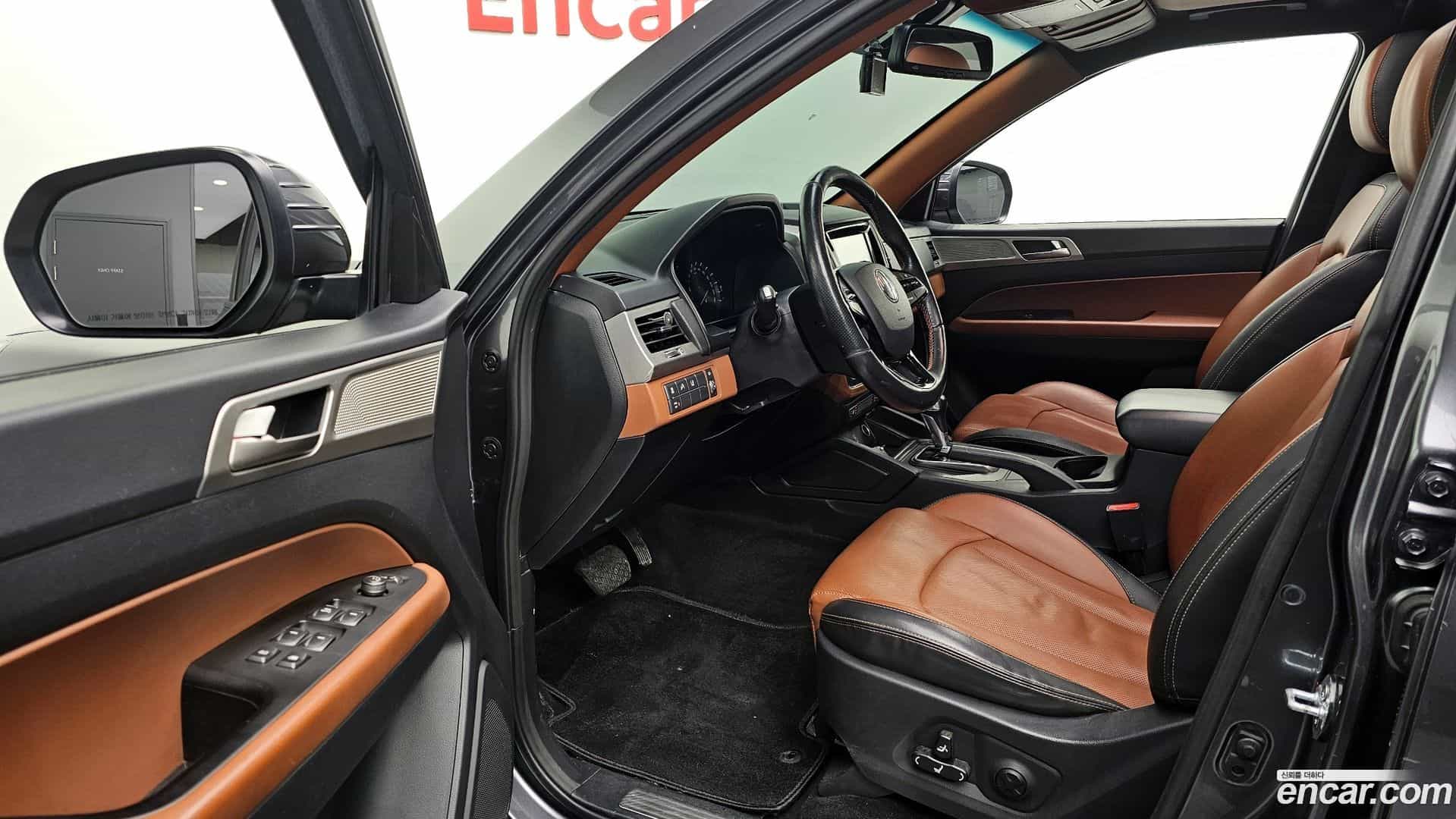 Rexton KG Mobility 2019.0-INNER-010