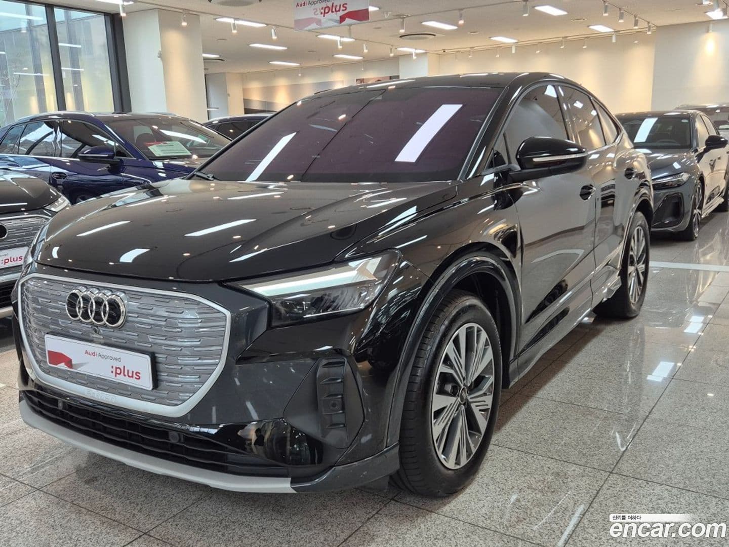 Main__Slider__Photo:Q4 e-tron Audi 2024.11-0