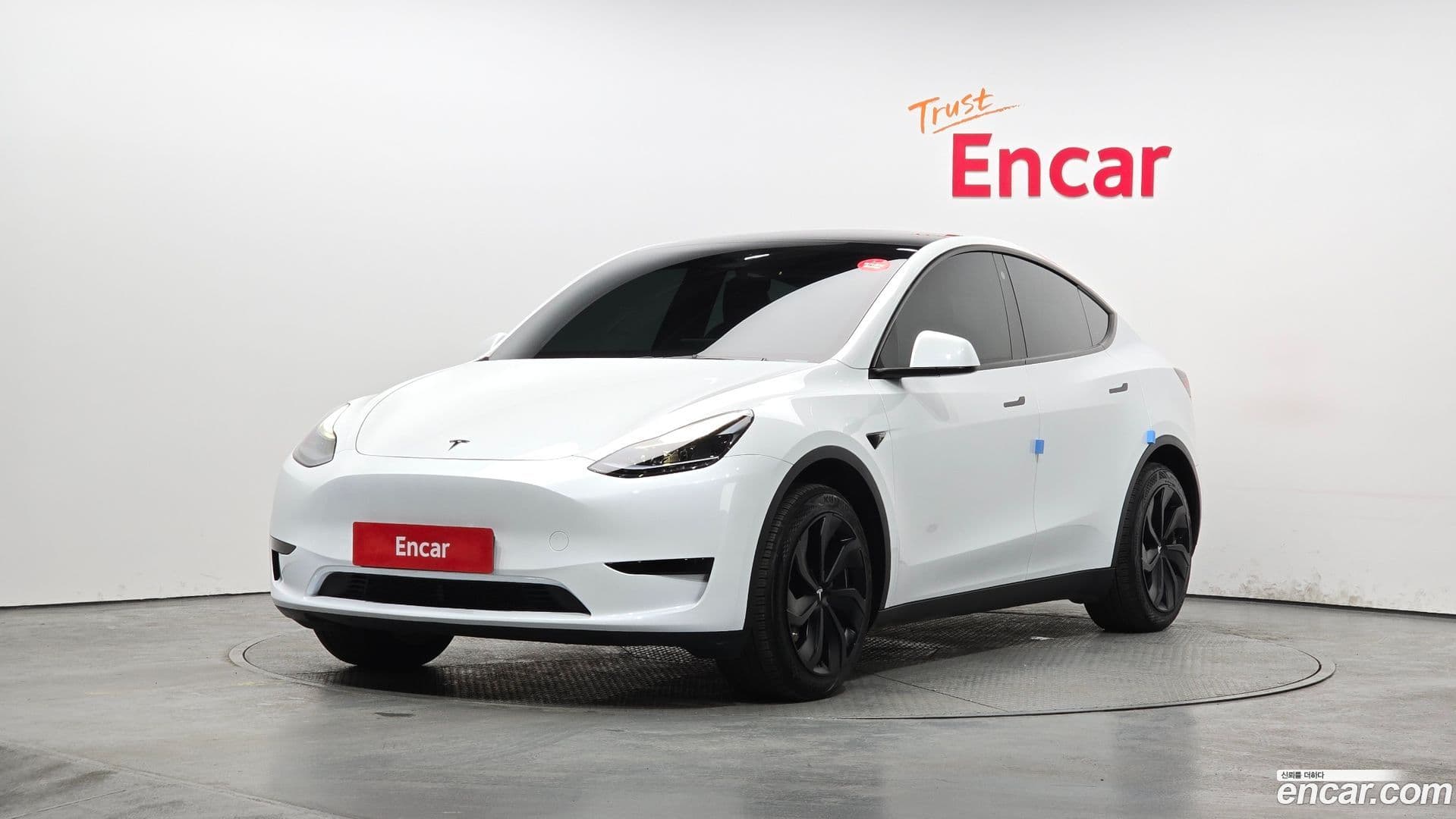 Main__Slider__Photo:Model Y Tesla 2023.10-0
