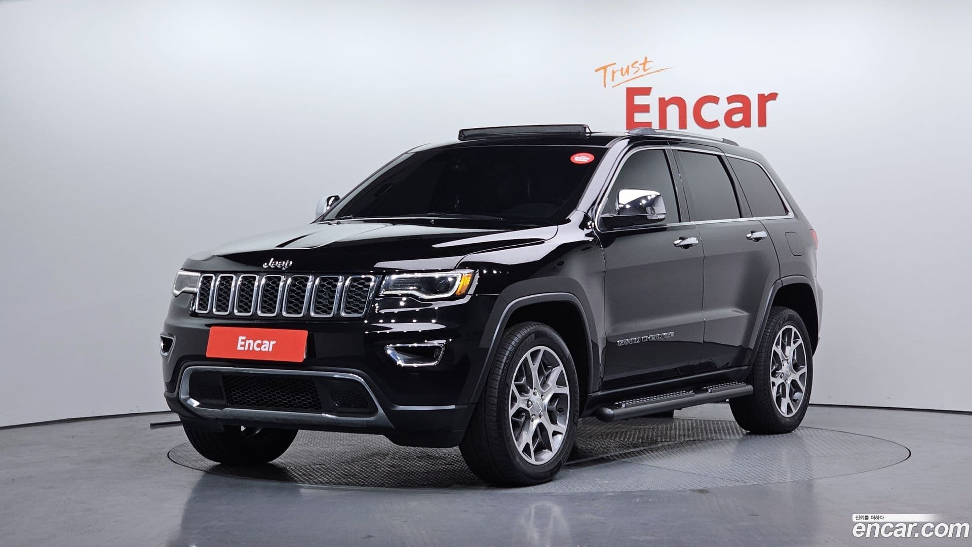 Main__Slider__Photo:Cherokee Jeep 2021.2-0
