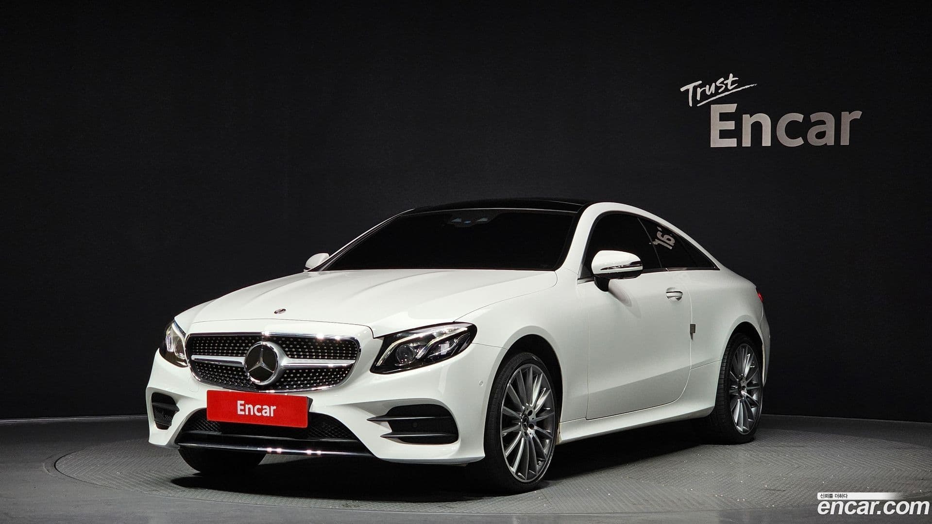 Main__Slider__Photo:E-Class Mercedes-Benz 2017.8-0