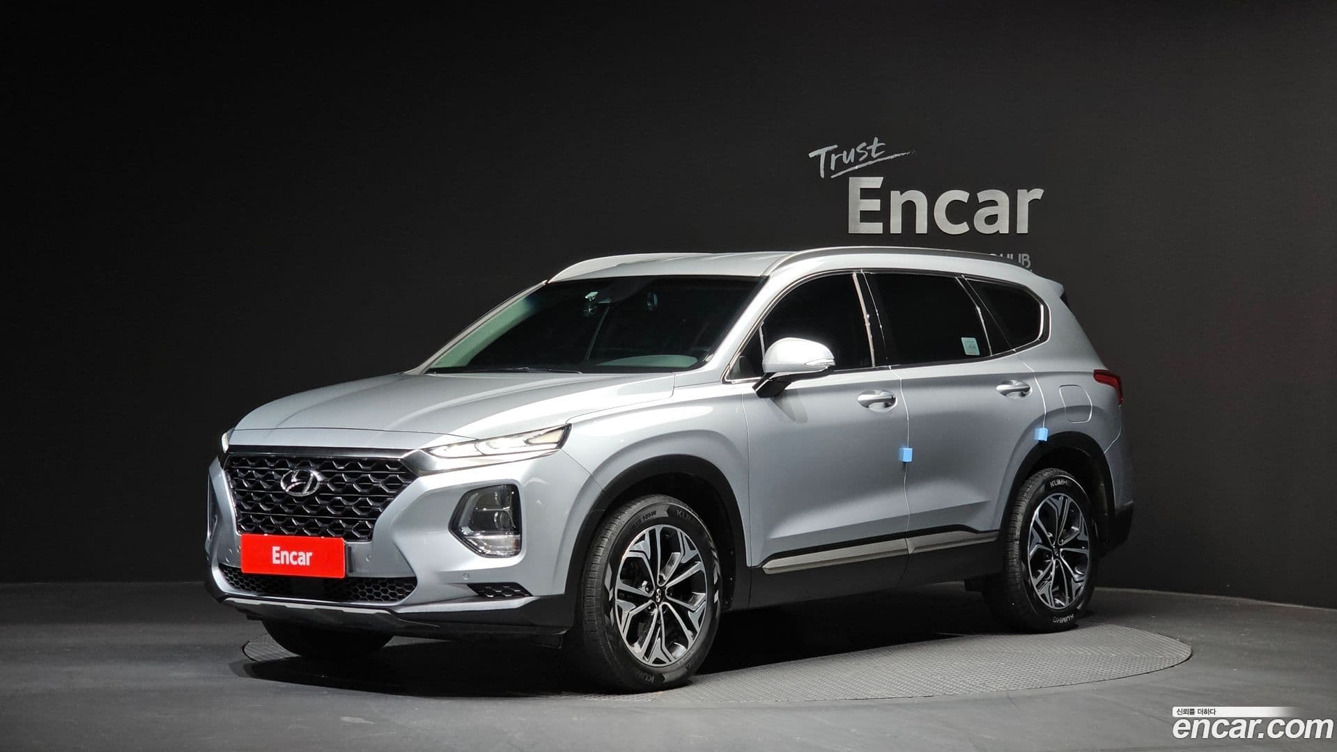 Main__Slider__Photo:Santafe Hyundai 2018.4-0