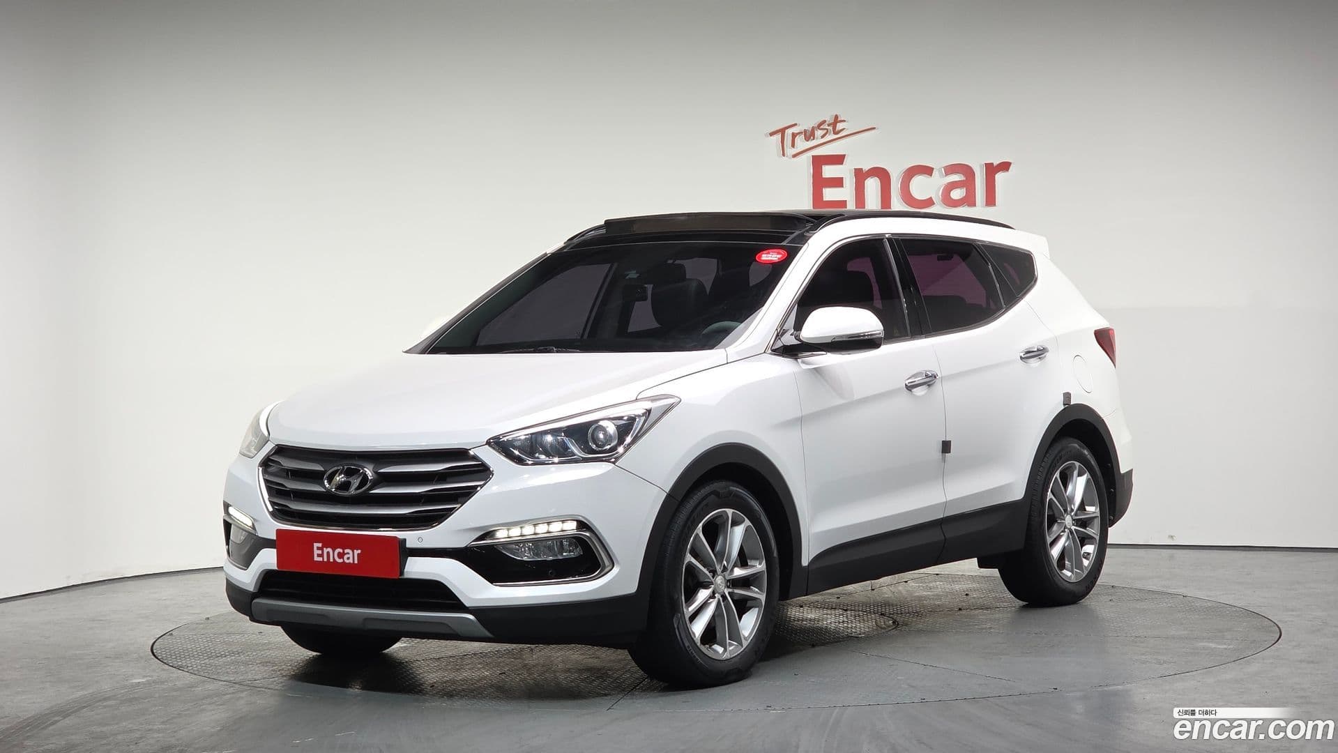Main__Slider__Photo:Santafe Hyundai 2015.6-0