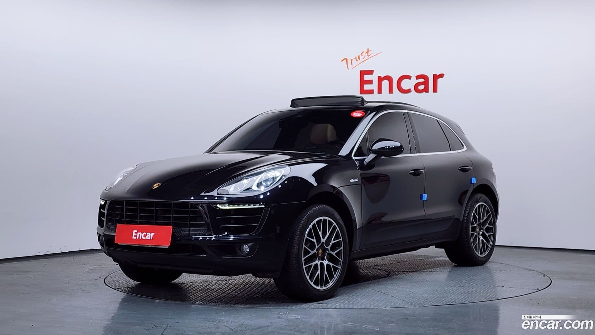 Main__Slider__Photo:Macan Porsche 2016.7-0