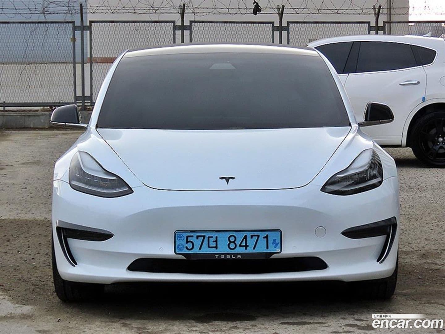 Main__Slider__Photo:Model 3 Tesla 2020.1-0