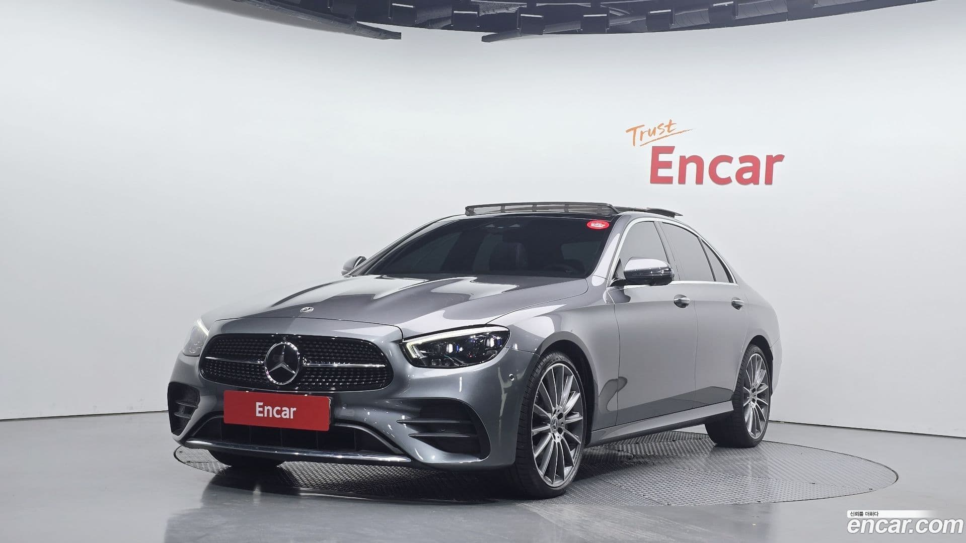 Main__Slider__Photo:E-Class Mercedes-Benz 2022.3-0